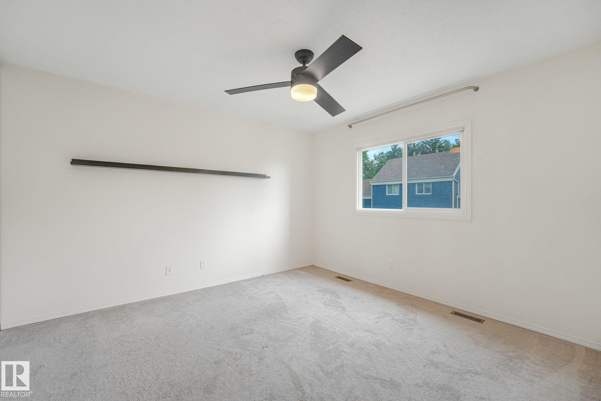 120 Morin Maze Nw, Edmonton, AB - Indoor Photo Showing Other Room