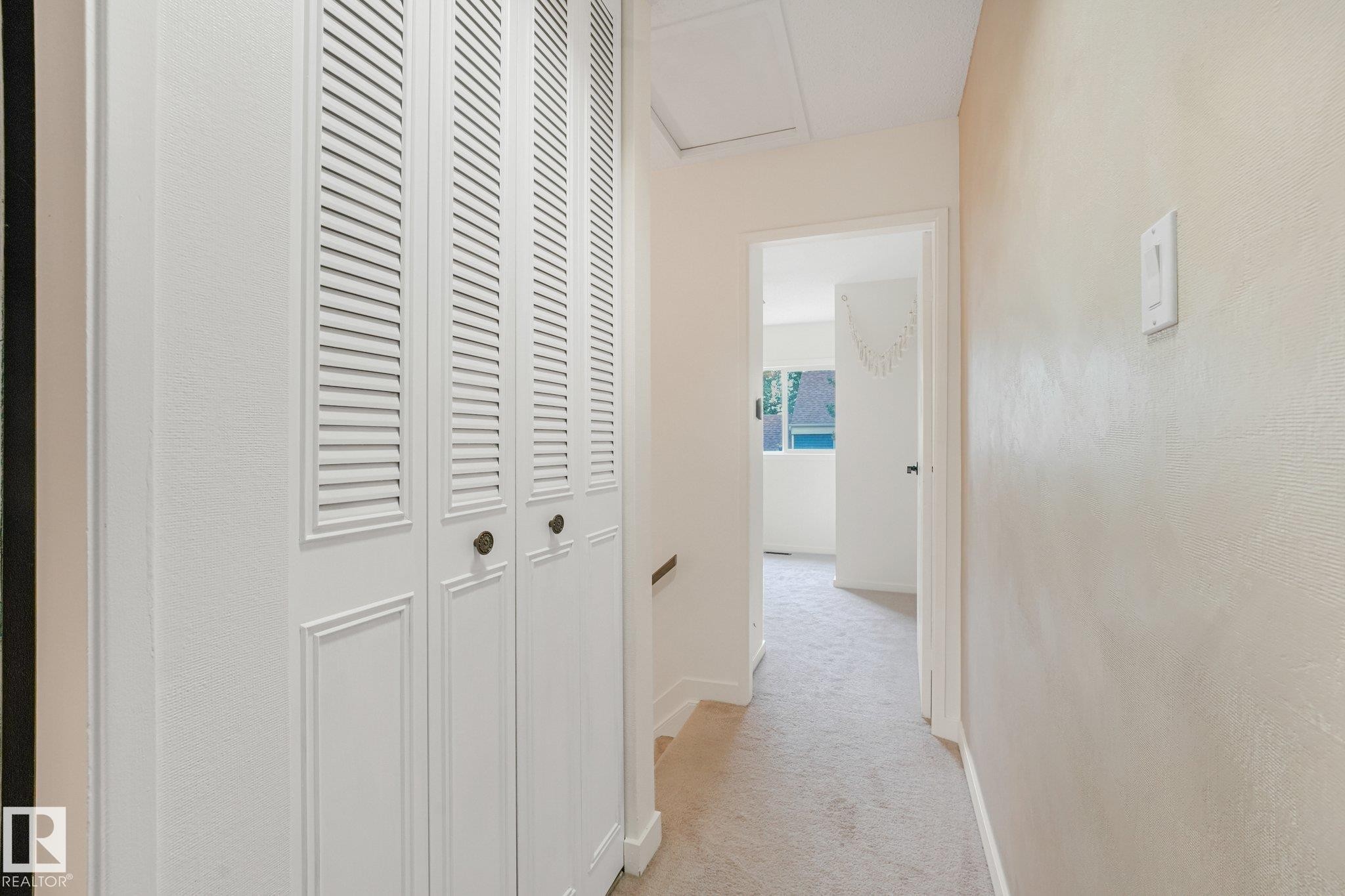 120 Morin Maze Nw, Edmonton, AB - Indoor Photo Showing Other Room