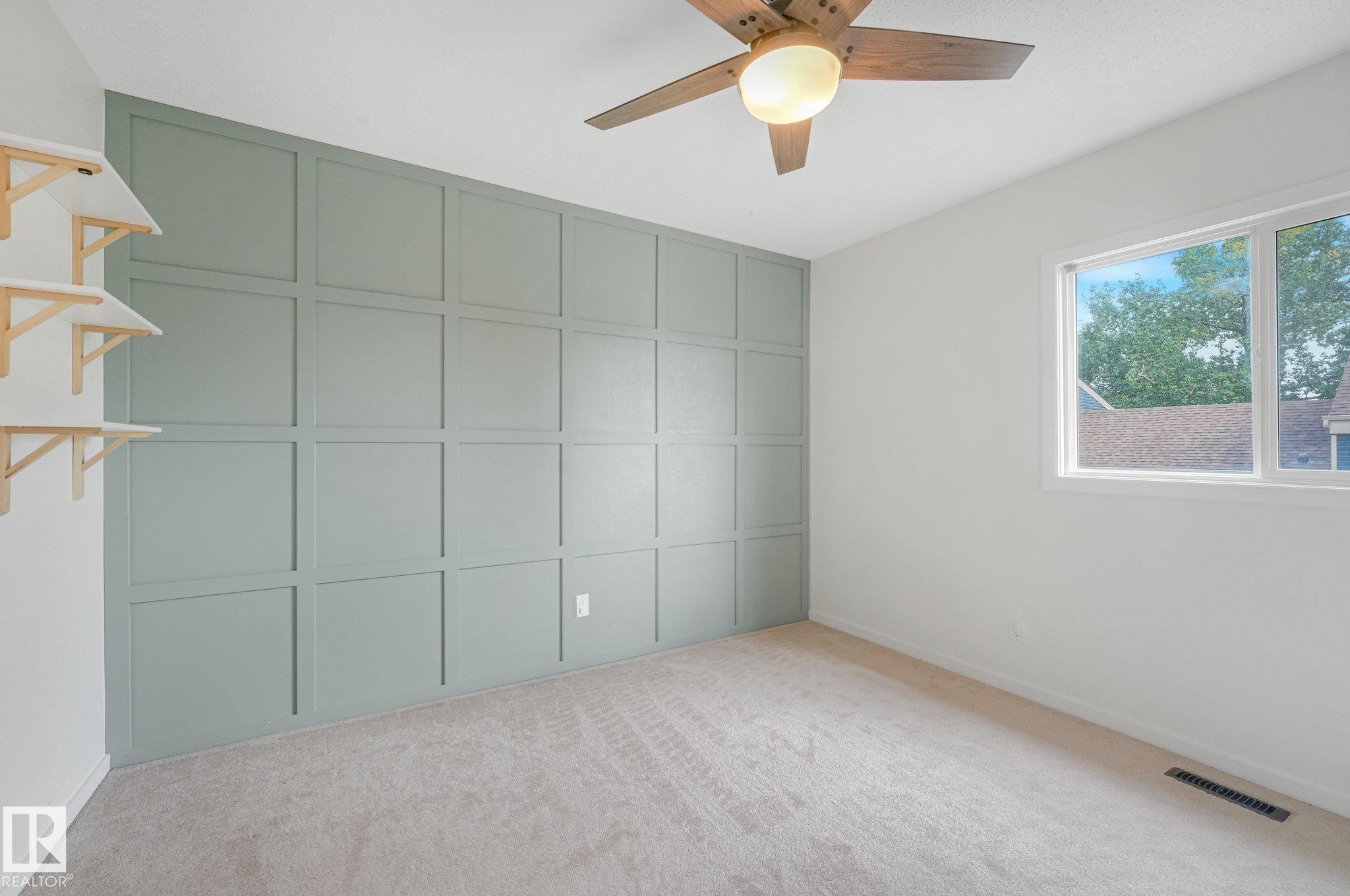 120 Morin Maze Nw, Edmonton, AB - Indoor Photo Showing Other Room