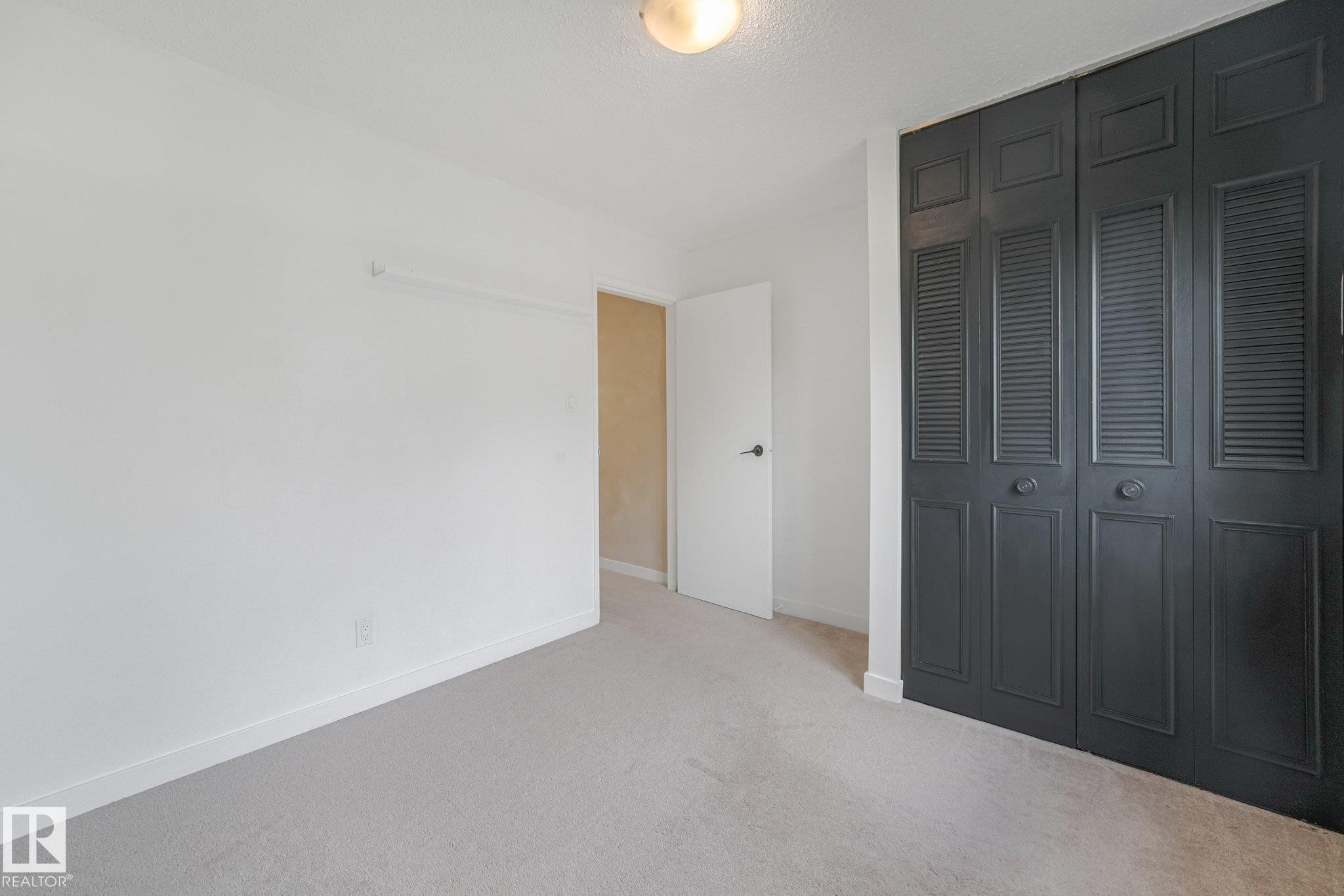 120 Morin Maze Nw, Edmonton, AB - Indoor Photo Showing Other Room
