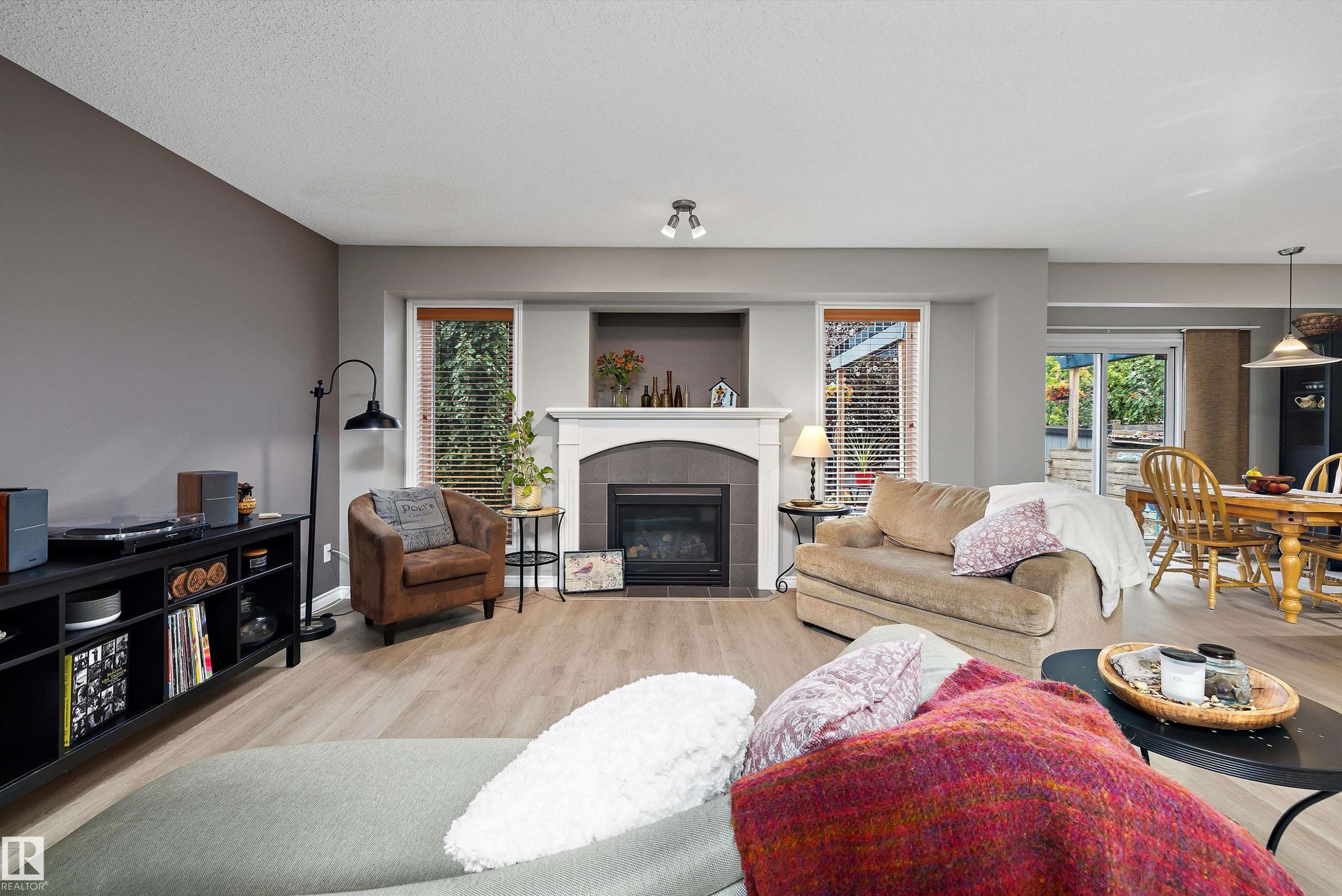 133 Greystone Crescent, Spruce Grove, AB - Indoor Photo Showing Living Room With Fireplace