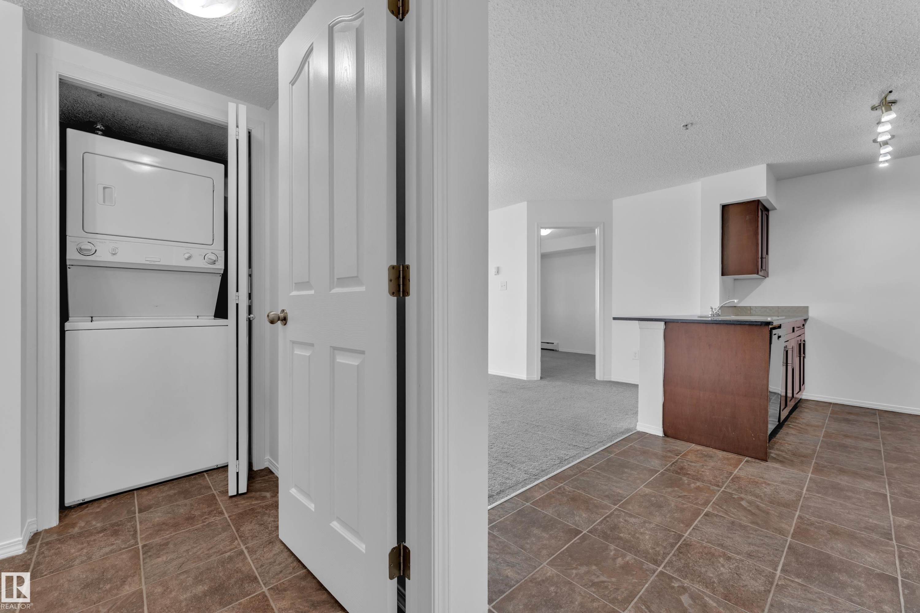 #323 274 Mcconachie Dr Nw, Edmonton, AB - Indoor Photo Showing Laundry Room