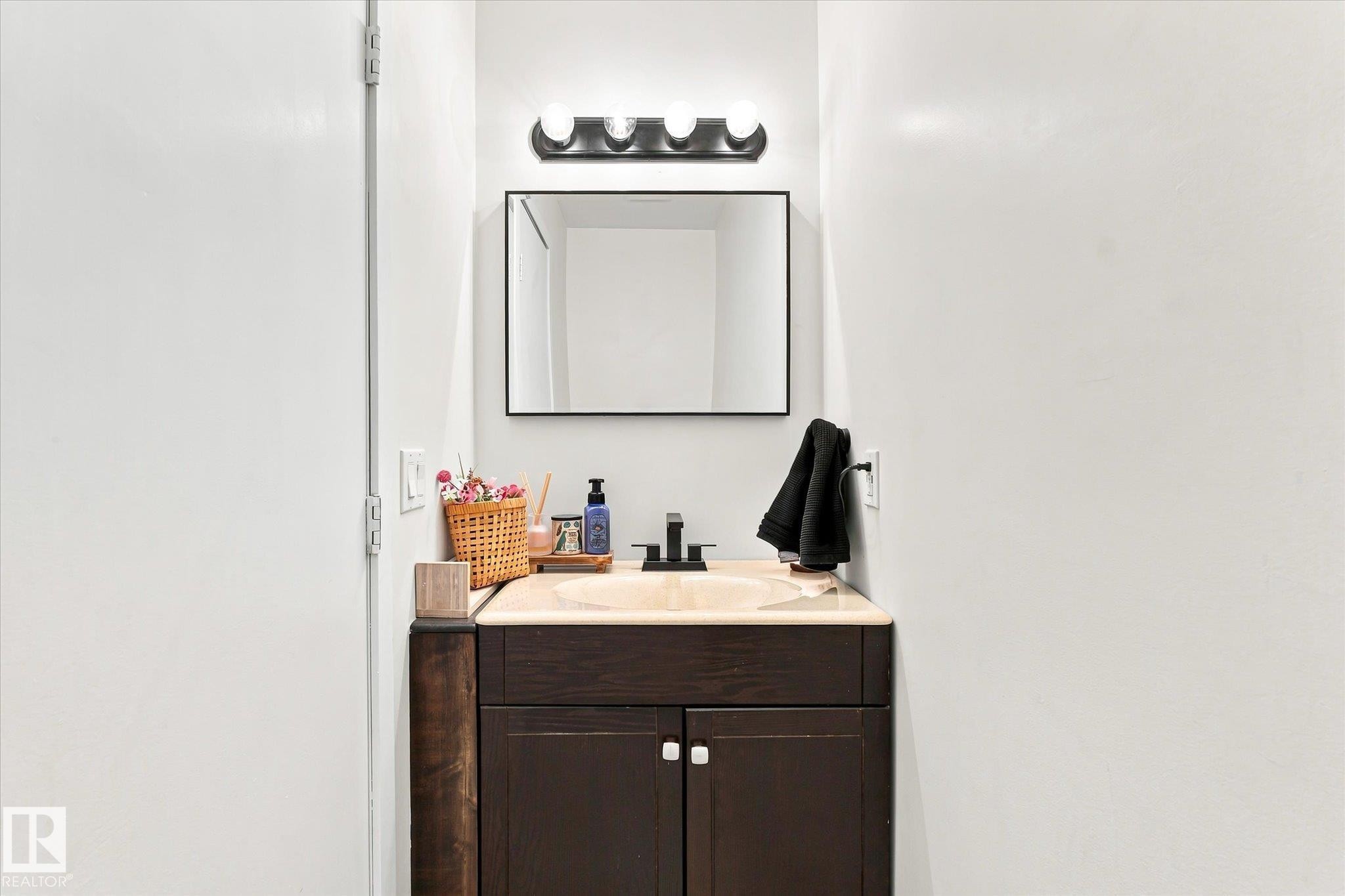 51 Birch Drive, Gibbons, AB - Indoor Photo Showing Bathroom