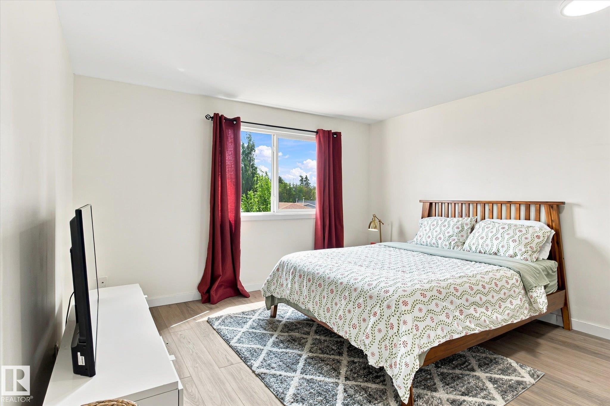 51 Birch Drive, Gibbons, AB - Indoor Photo Showing Bedroom