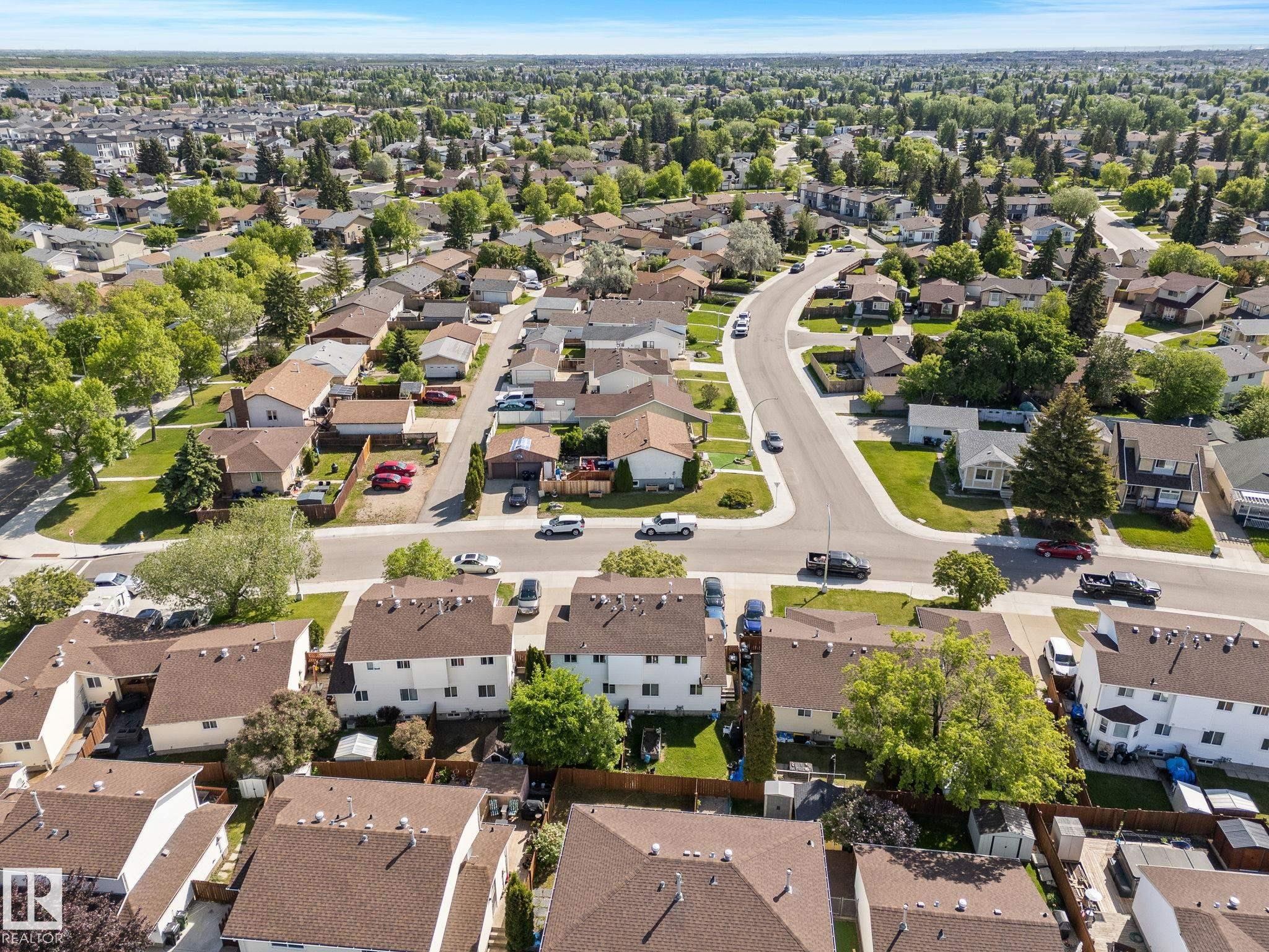 Residential neighborhood with mature trees and paved streets - 17132 103 Street Nw, Edmonton, AB