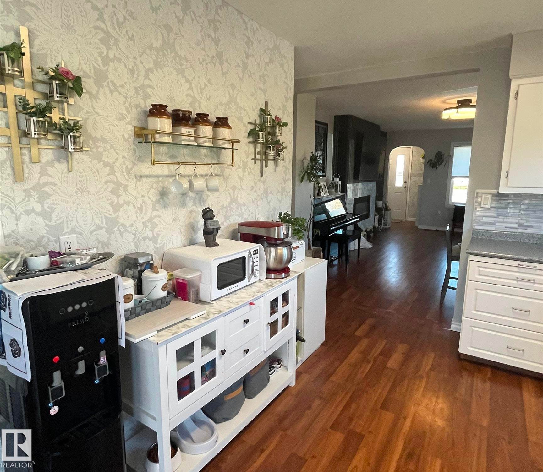 5027 49 Ave, Vilna, AB - Indoor