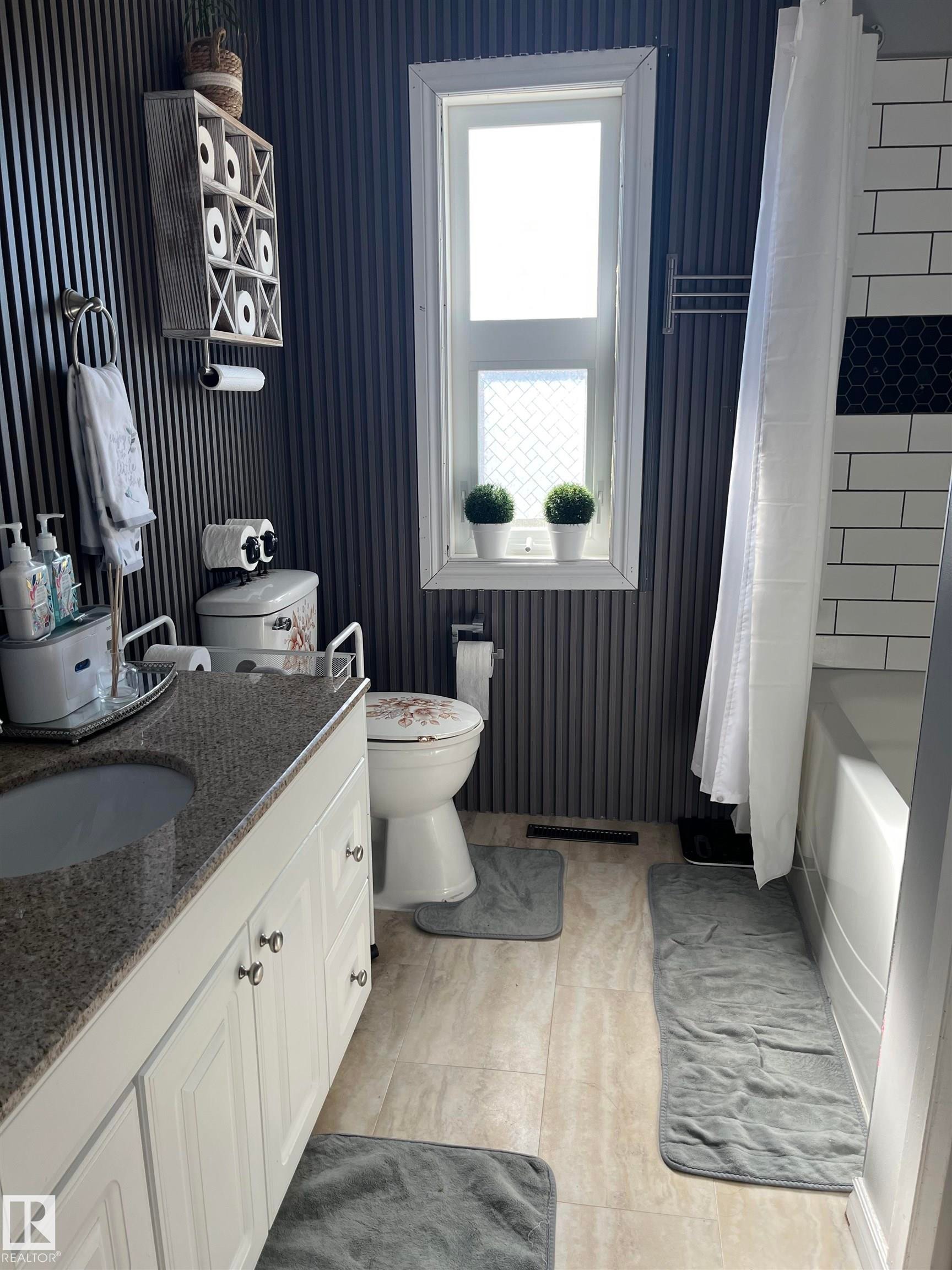 5027 49 Ave, Vilna, AB - Indoor Photo Showing Bathroom