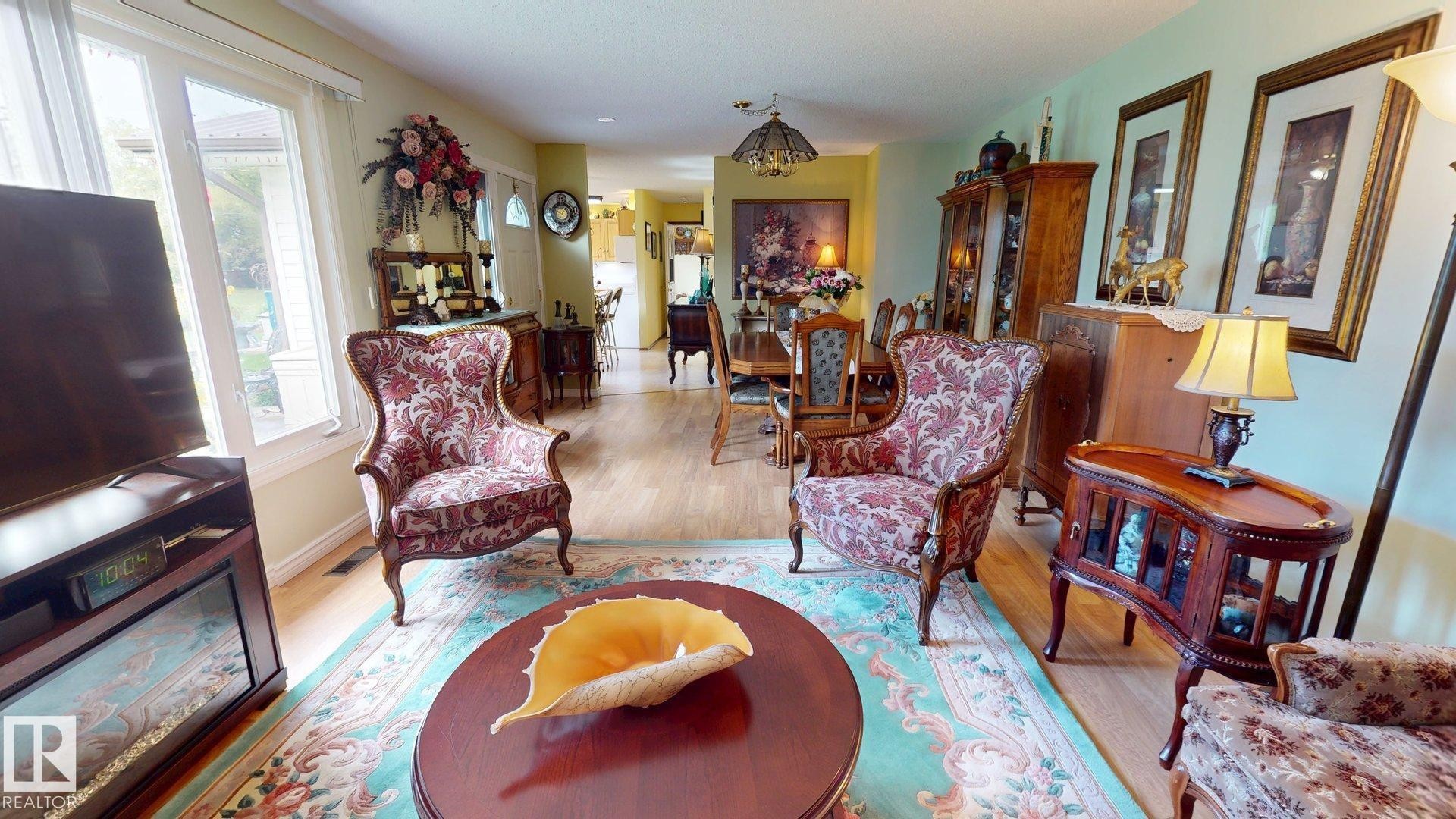 10032 108 Street, Westlock, AB - Indoor Photo Showing Living Room
