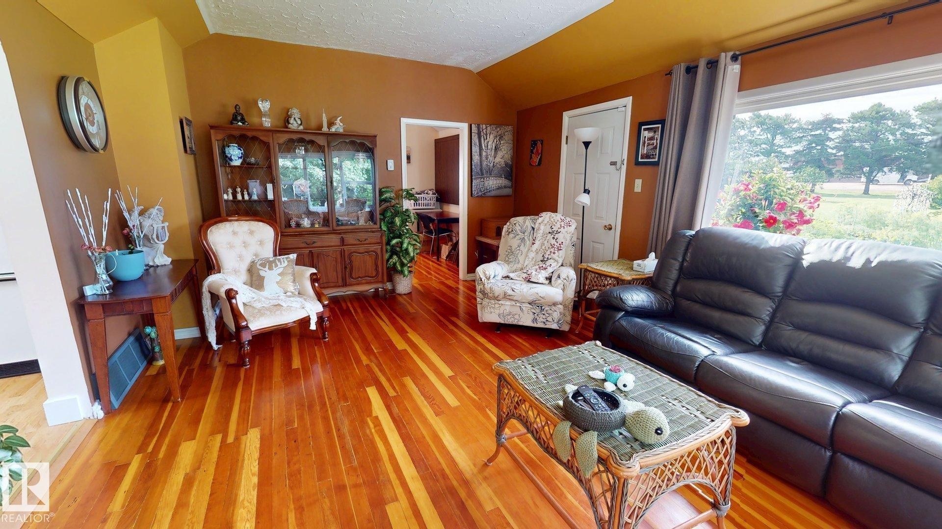 10032 108 Street, Westlock, AB - Indoor Photo Showing Living Room