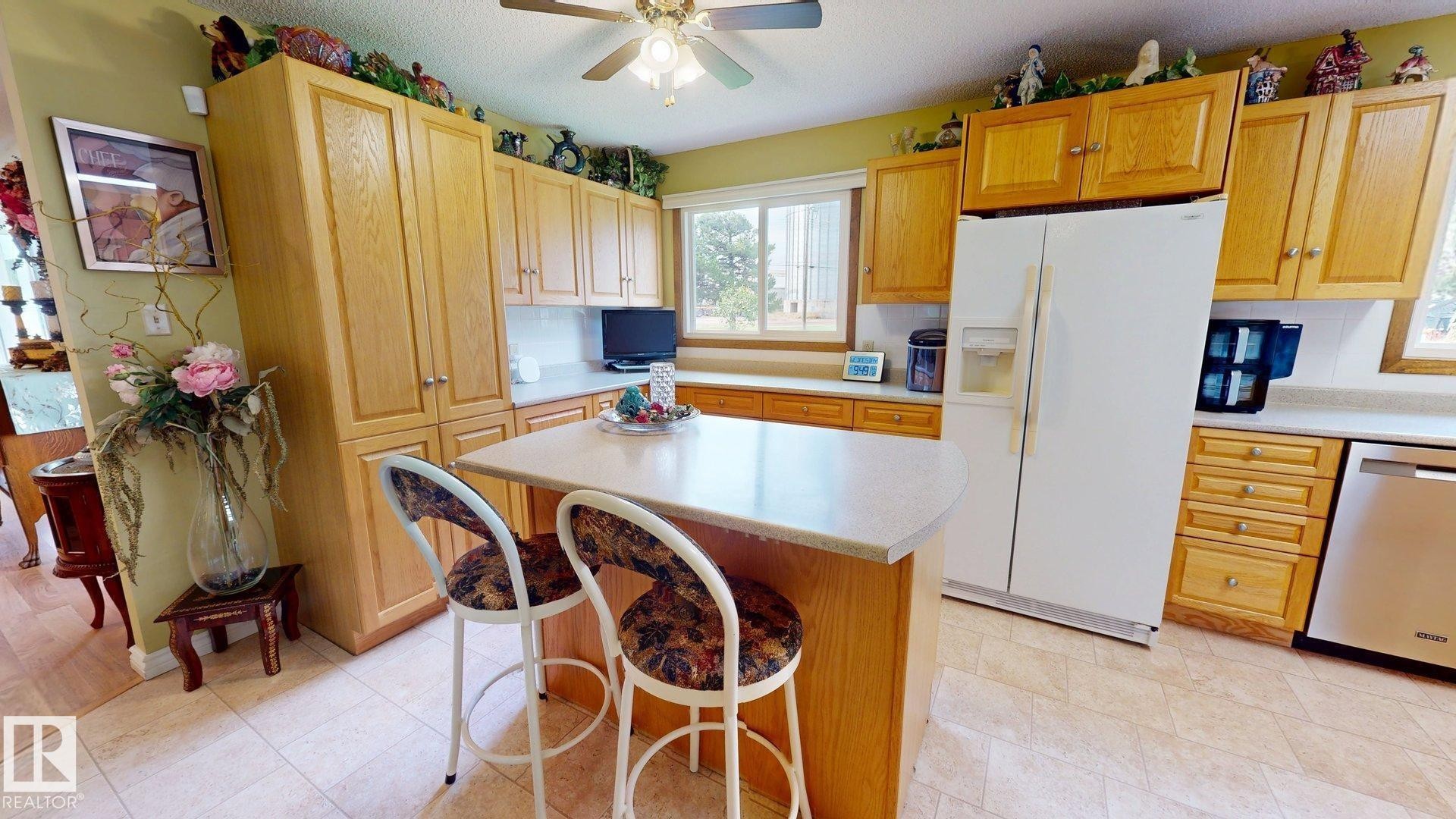 10032 108 Street, Westlock, AB - Indoor Photo Showing Kitchen