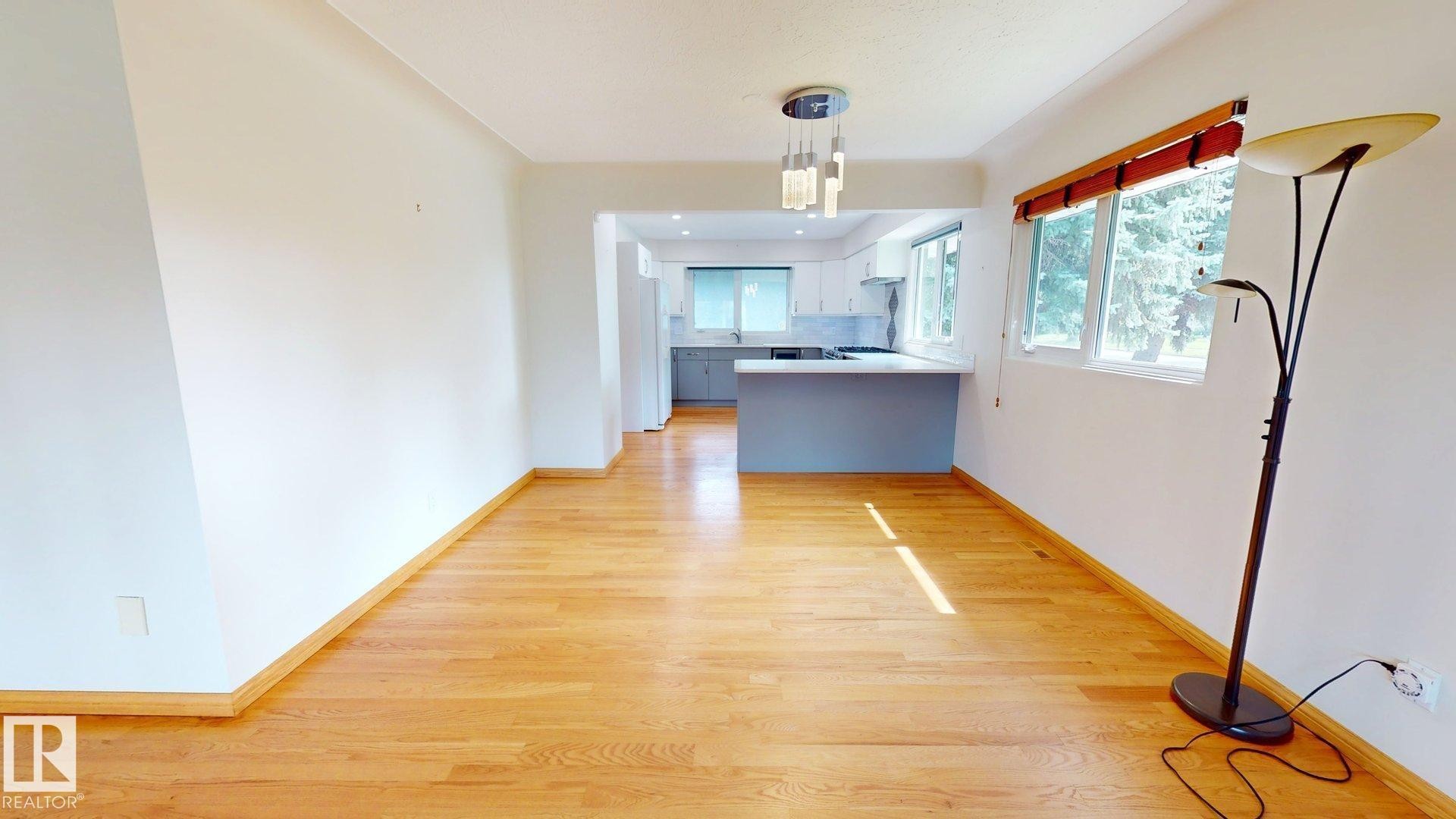 9503 77 Street Nw, Edmonton, AB - Indoor