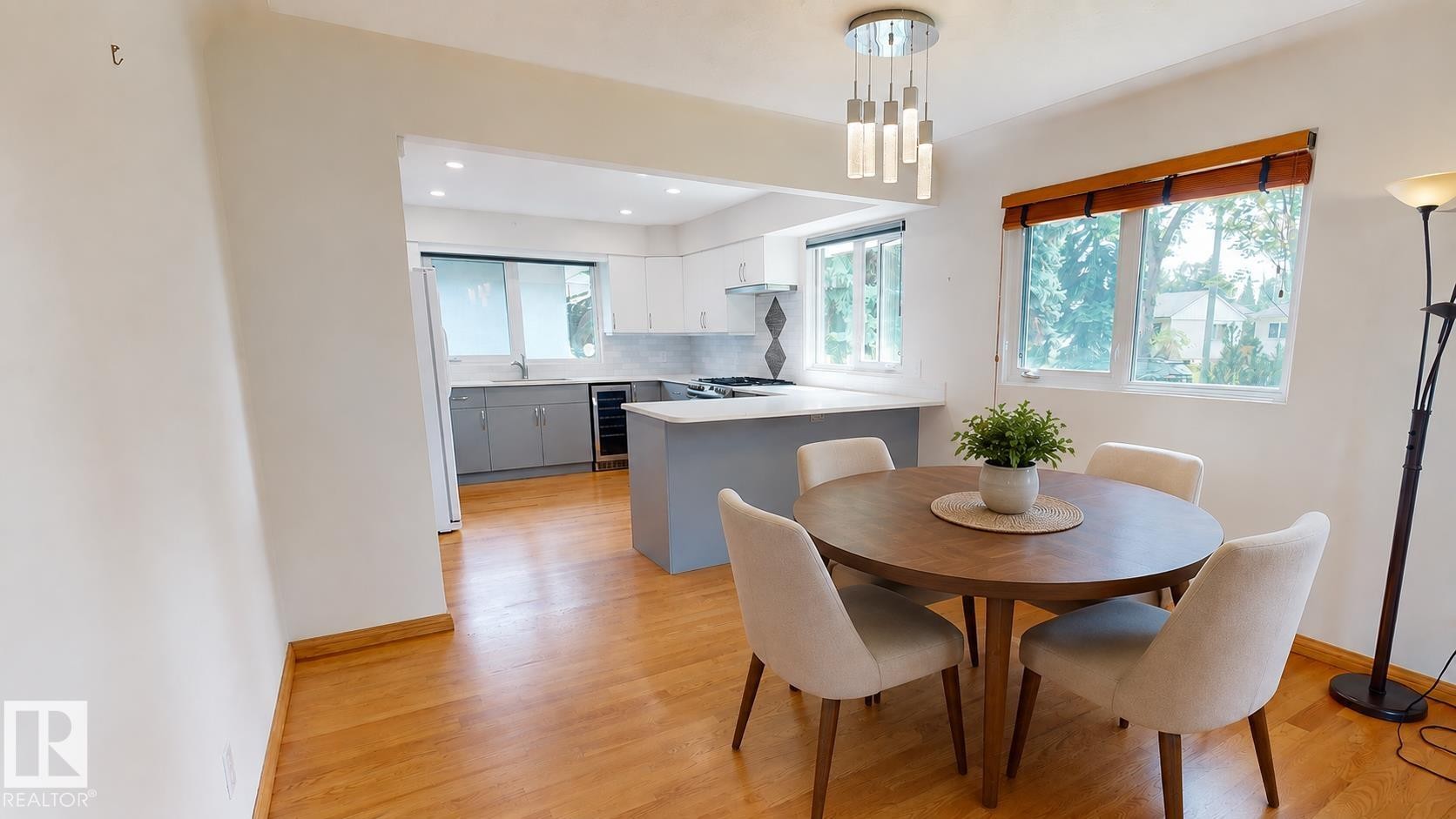 9503 77 Street Nw, Edmonton, AB - Indoor Photo Showing Dining Room