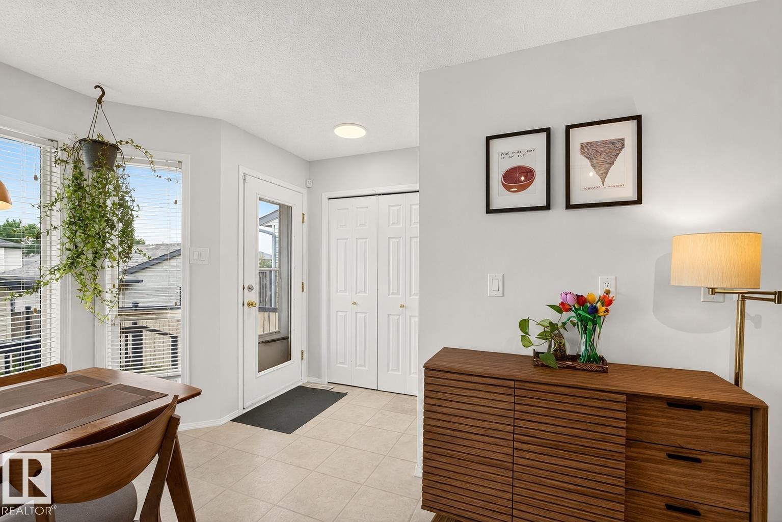 14823 47 Street Nw, Edmonton, AB - Indoor Photo Showing Other Room