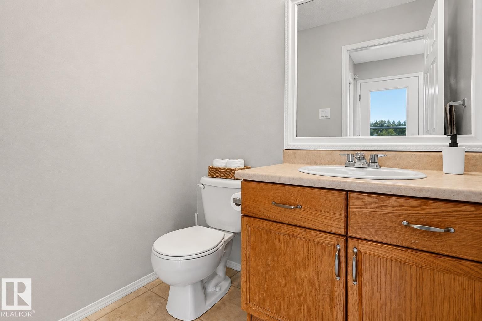 14823 47 Street Nw, Edmonton, AB - Indoor Photo Showing Bathroom