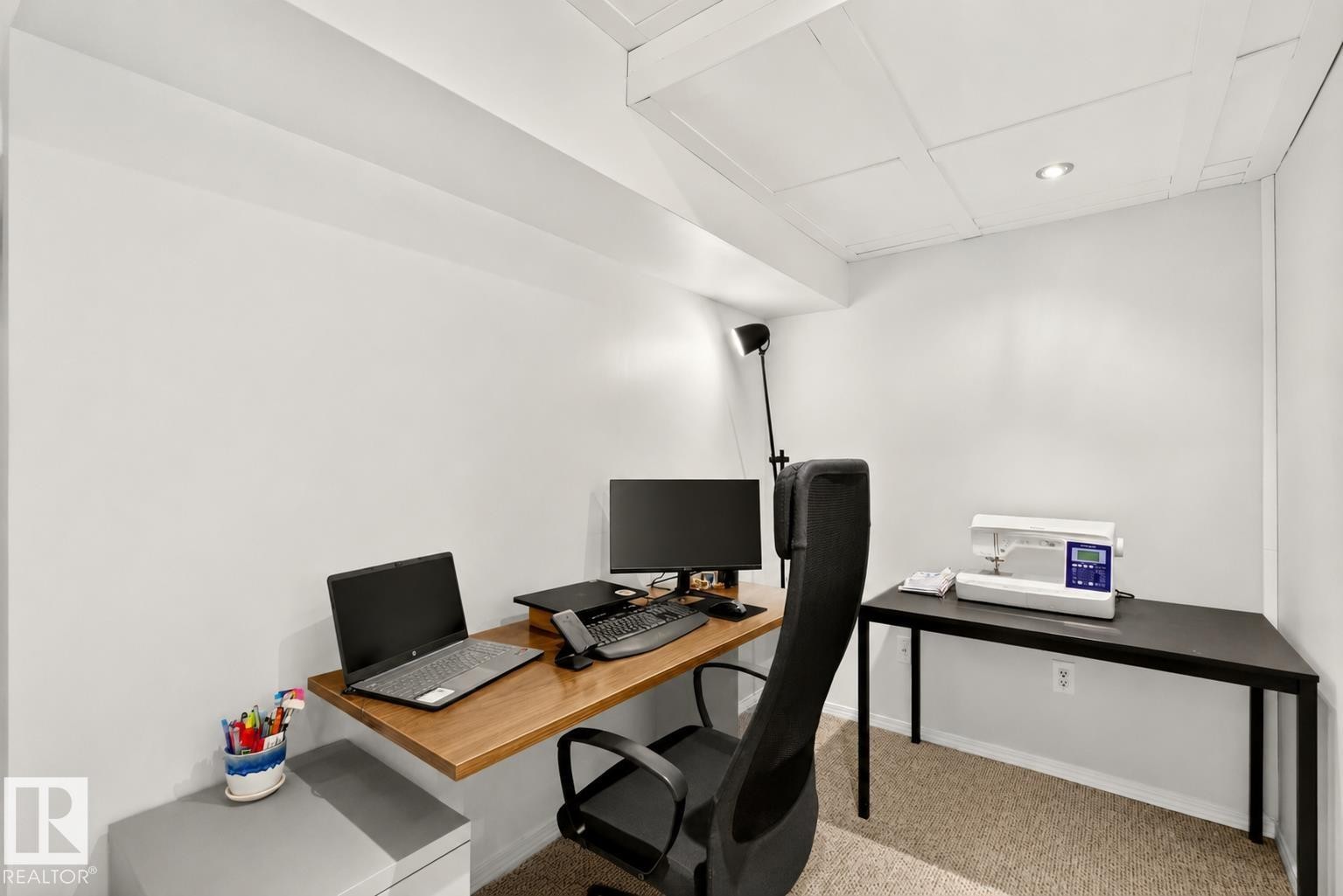 14823 47 Street Nw, Edmonton, AB - Indoor Photo Showing Office