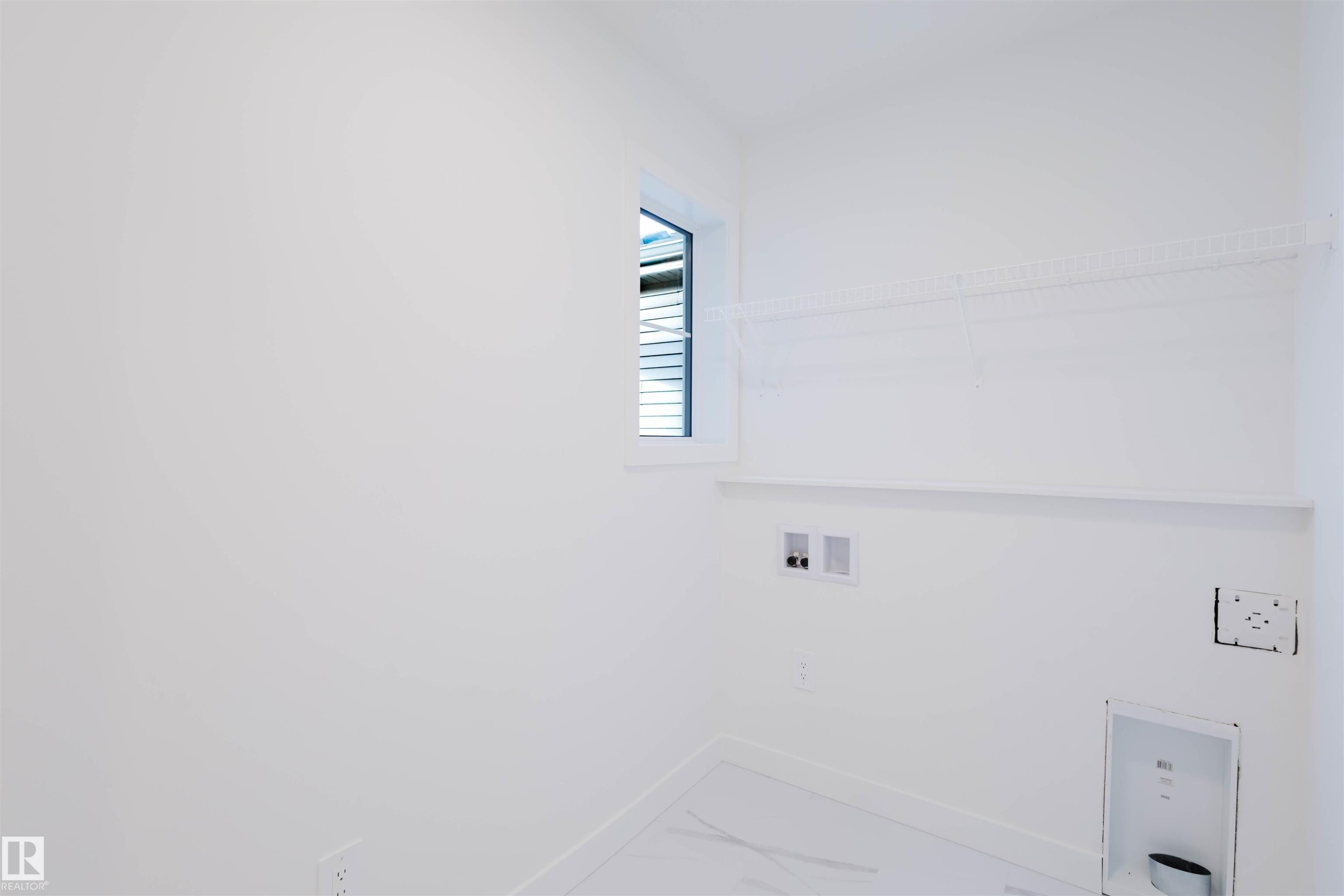 8249 Kiriak Loop Sw, Edmonton, AB