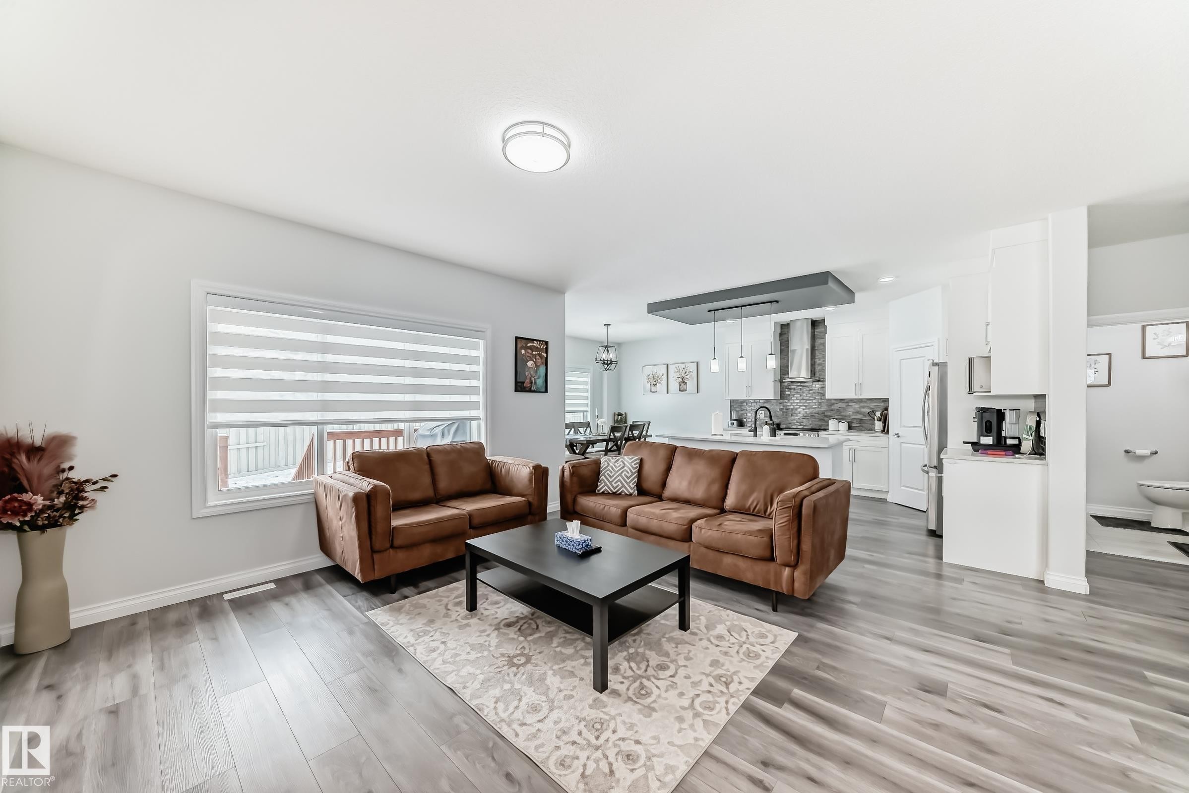 7035 Chivers Loop Sw, Edmonton, AB - Indoor Photo Showing Living Room