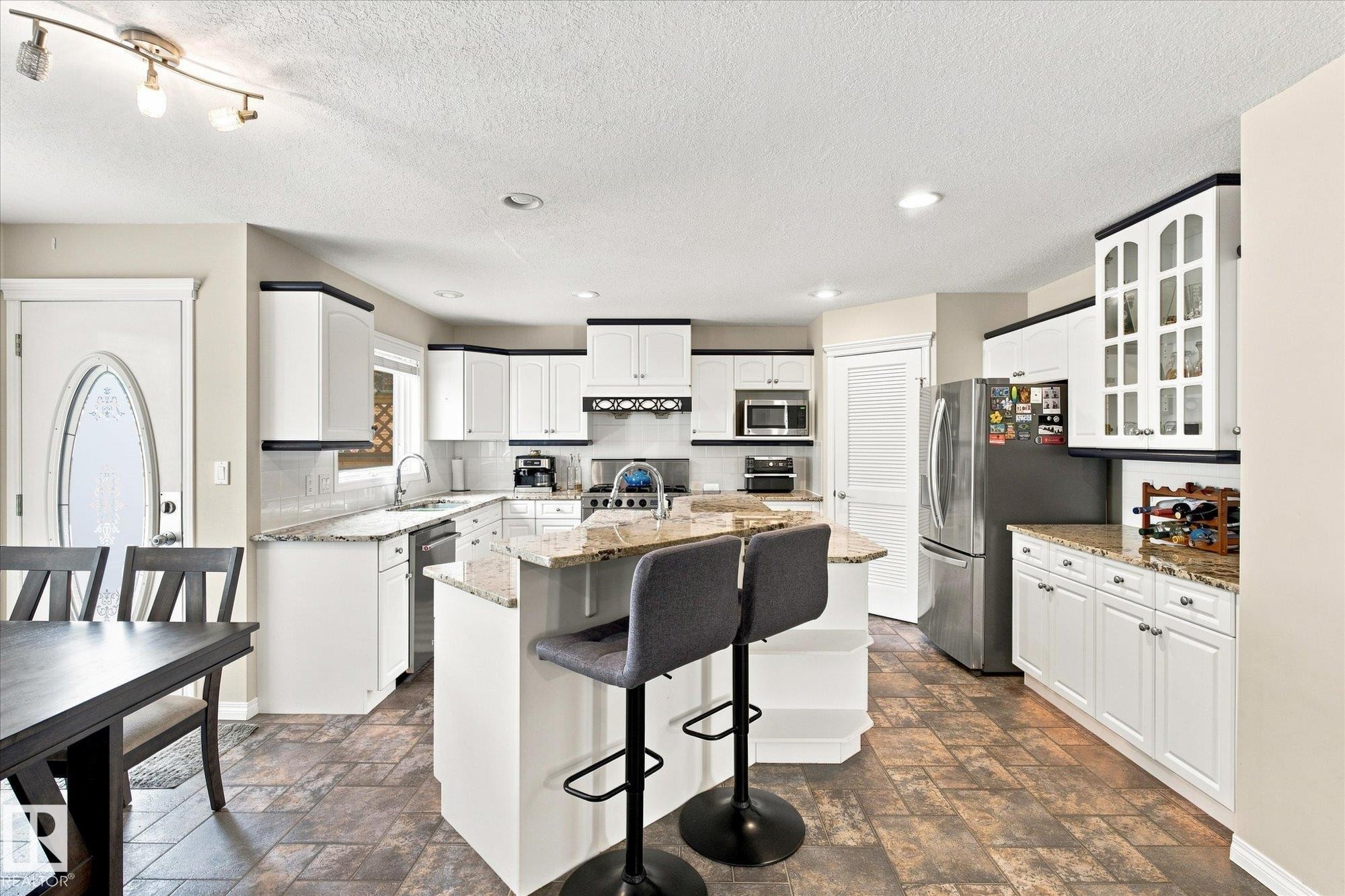 1312 116 Street Nw, Edmonton, AB - Indoor Photo Showing Kitchen