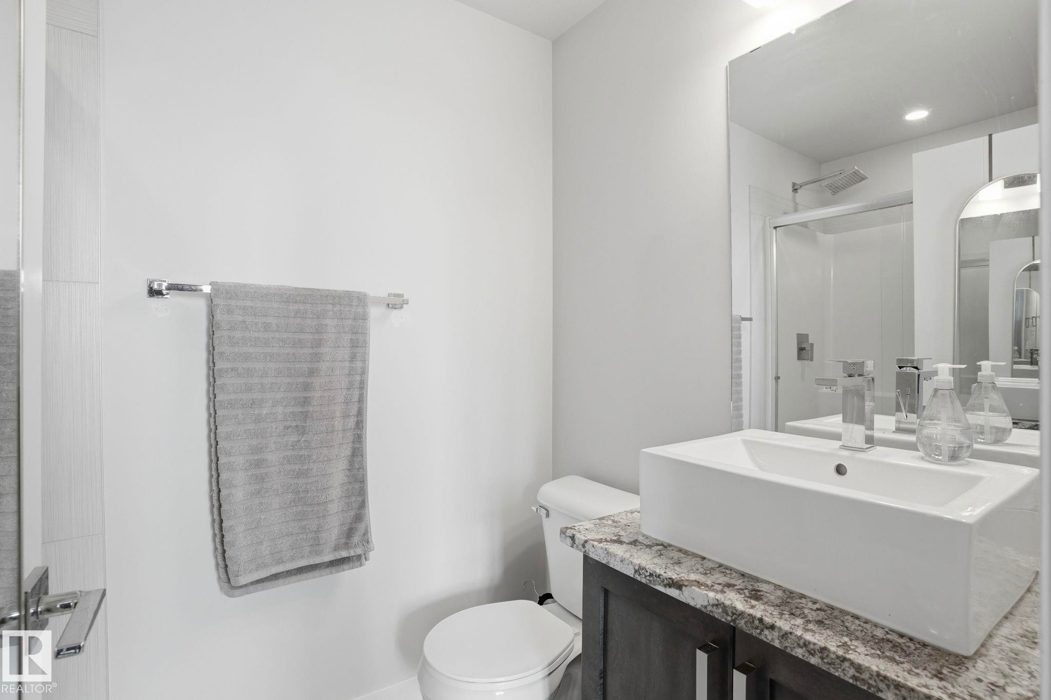 #1307 10238 103 St Nw, Edmonton, AB - Indoor Photo Showing Bathroom