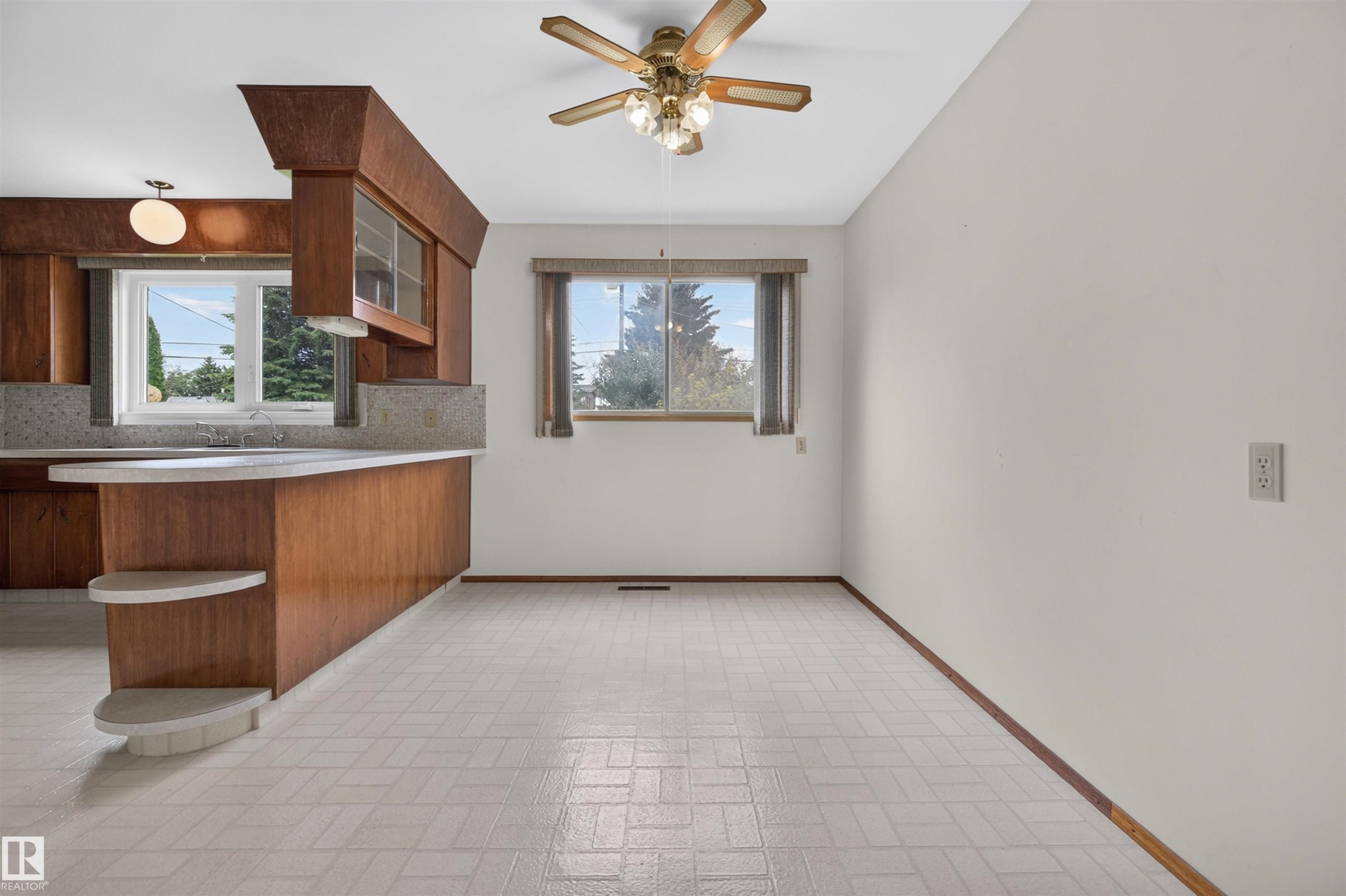 4132 113 Street Nw, Edmonton, AB - Indoor Photo Showing Kitchen