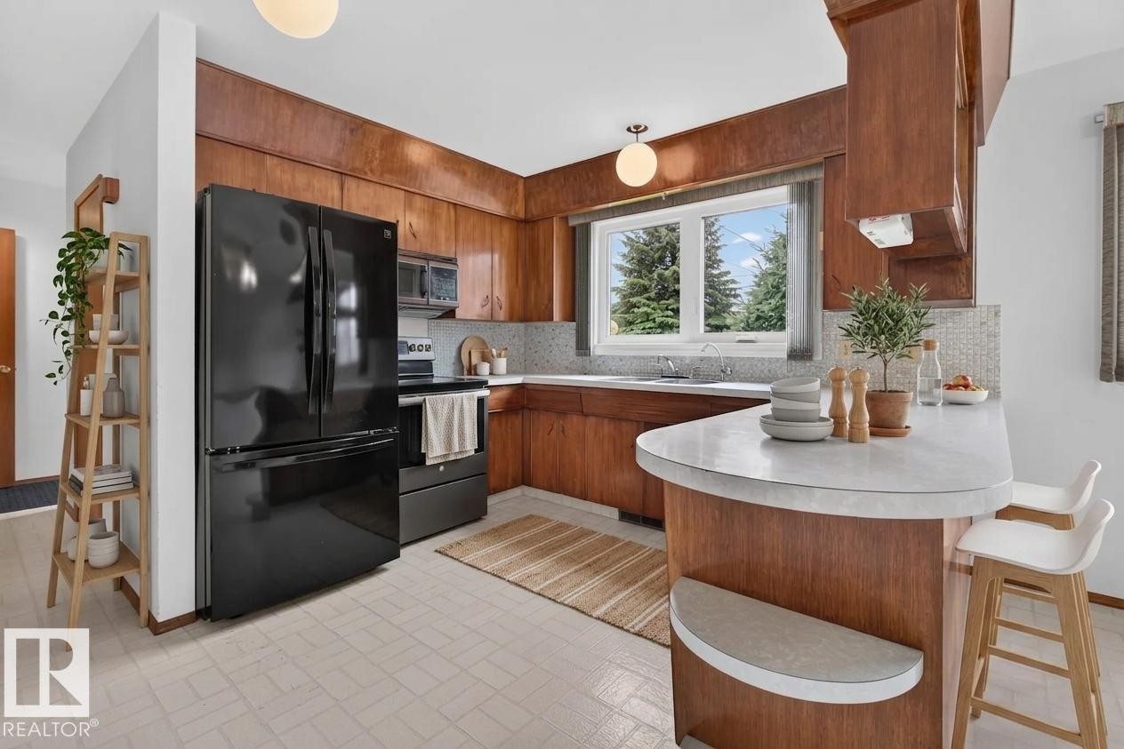 4132 113 Street Nw, Edmonton, AB - Indoor
