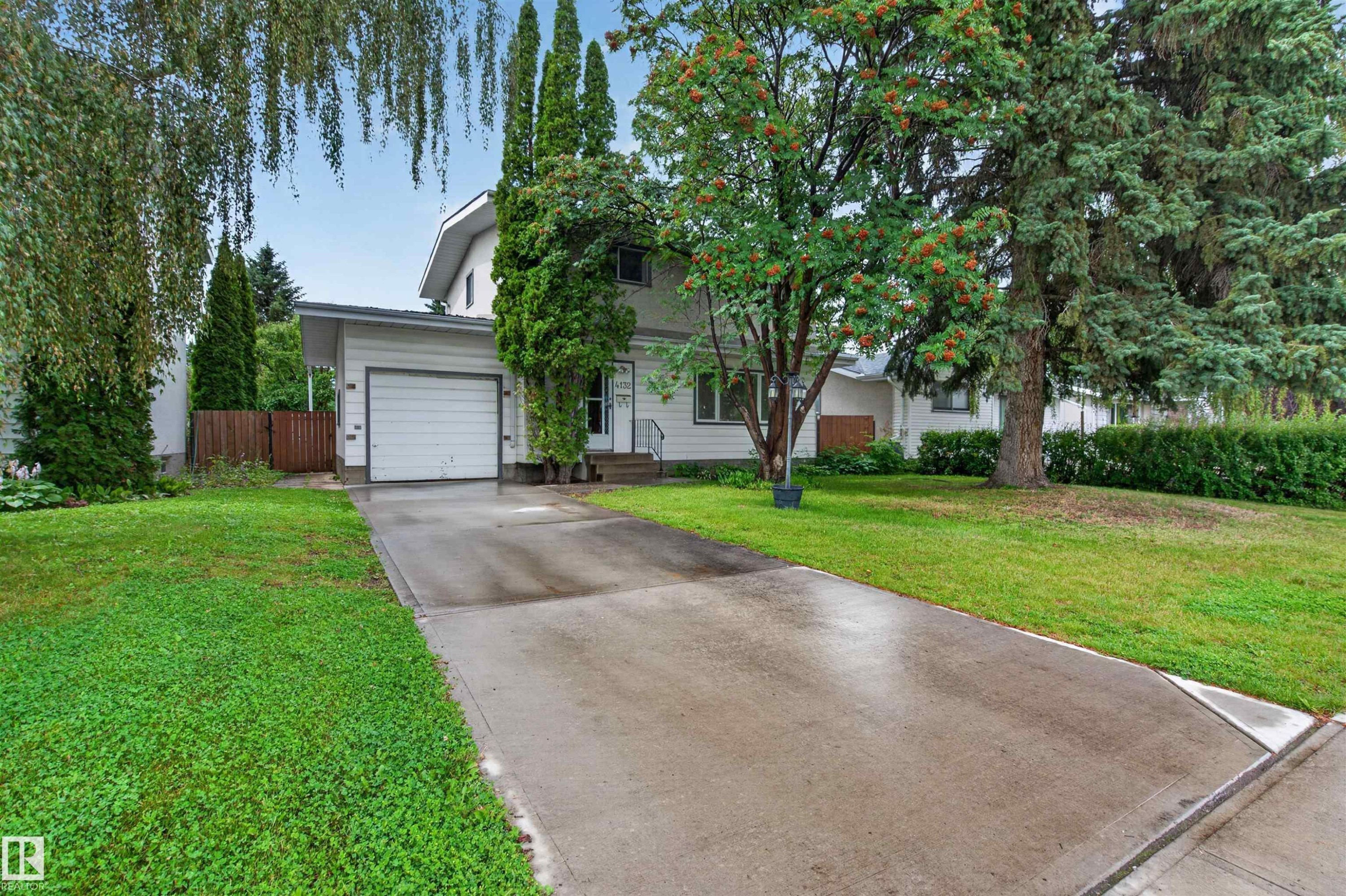 4132 113 Street Nw, Edmonton, AB - Outdoor