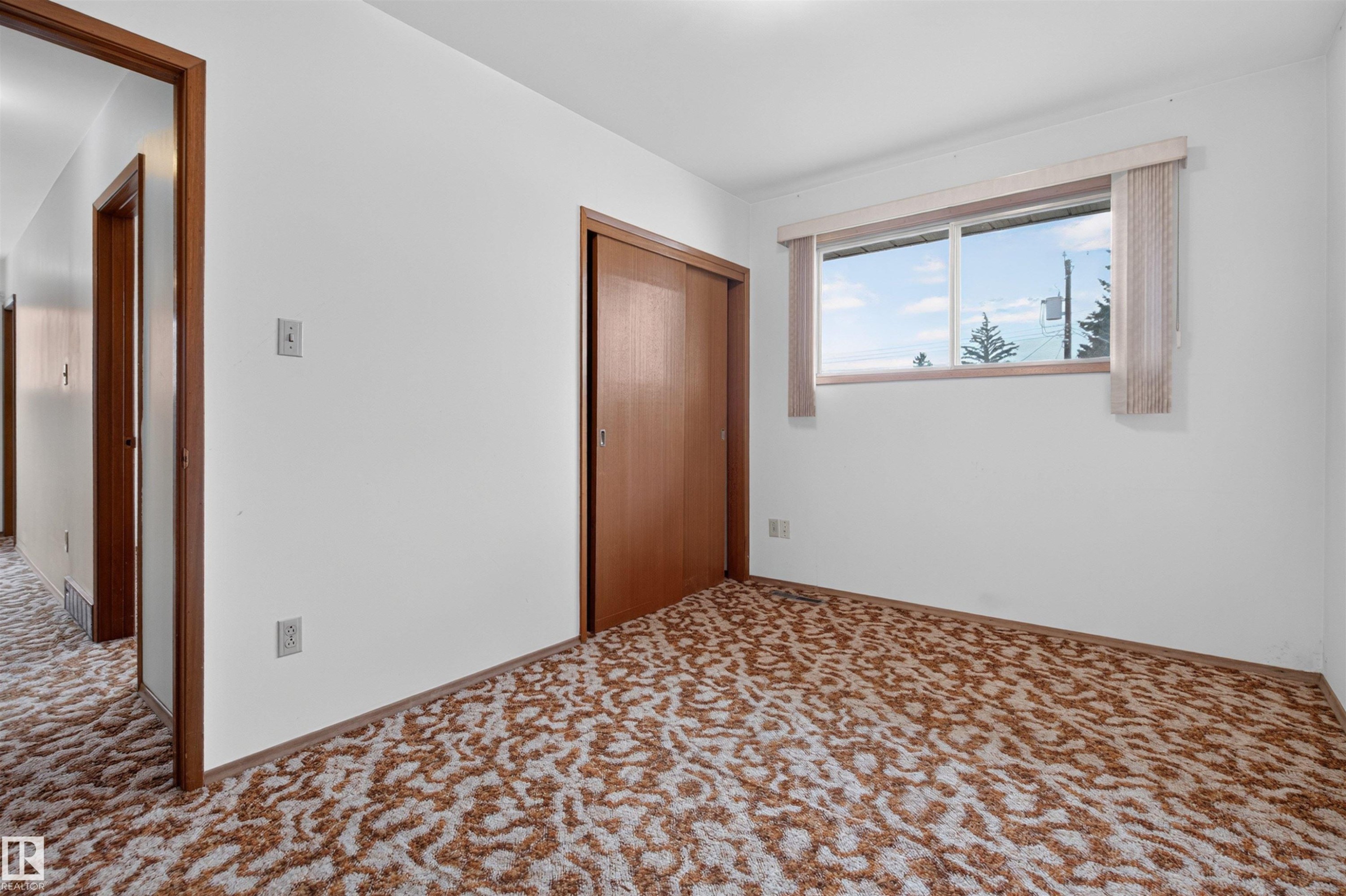 4132 113 Street Nw, Edmonton, AB - Indoor