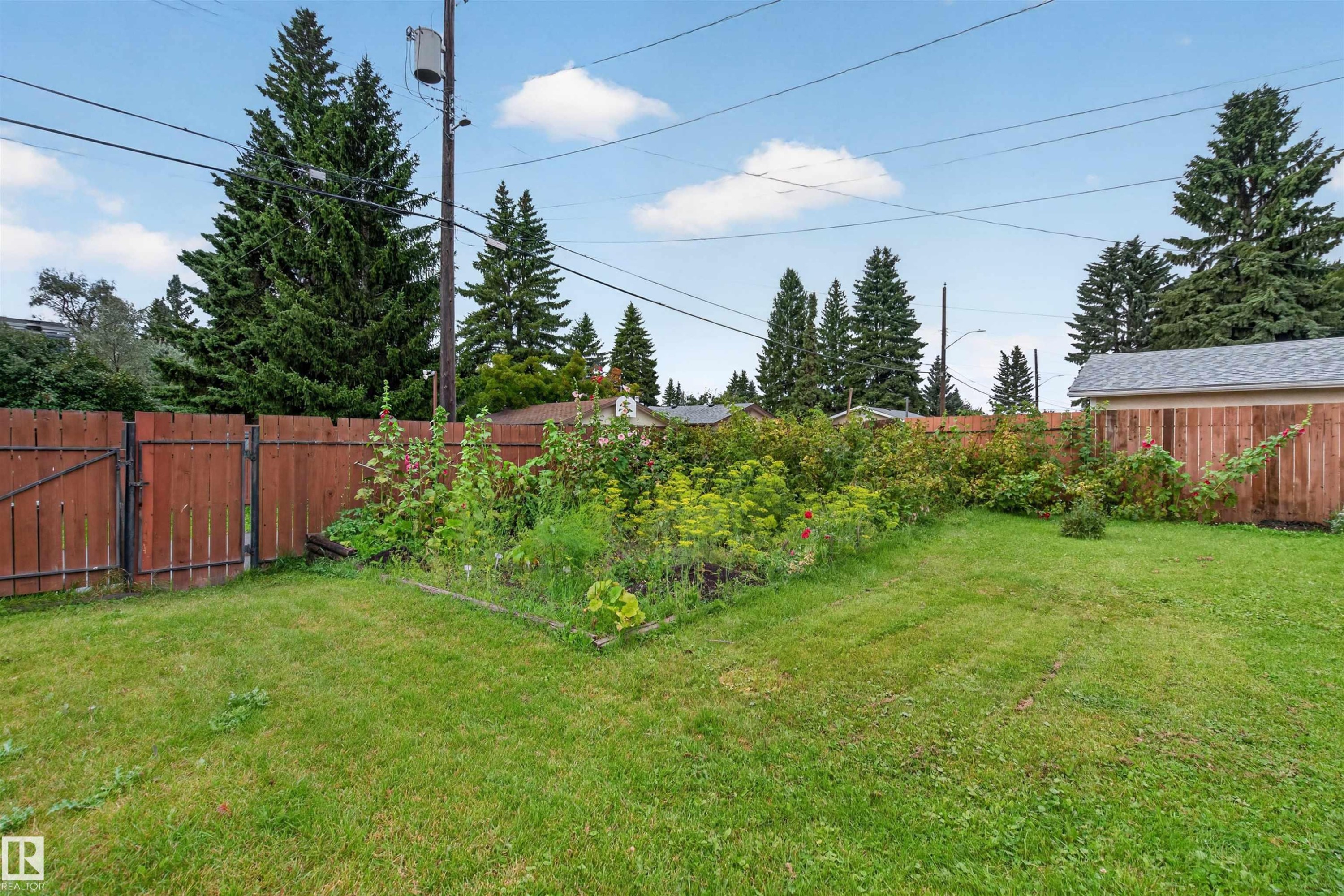 4132 113 Street Nw, Edmonton, AB - Outdoor