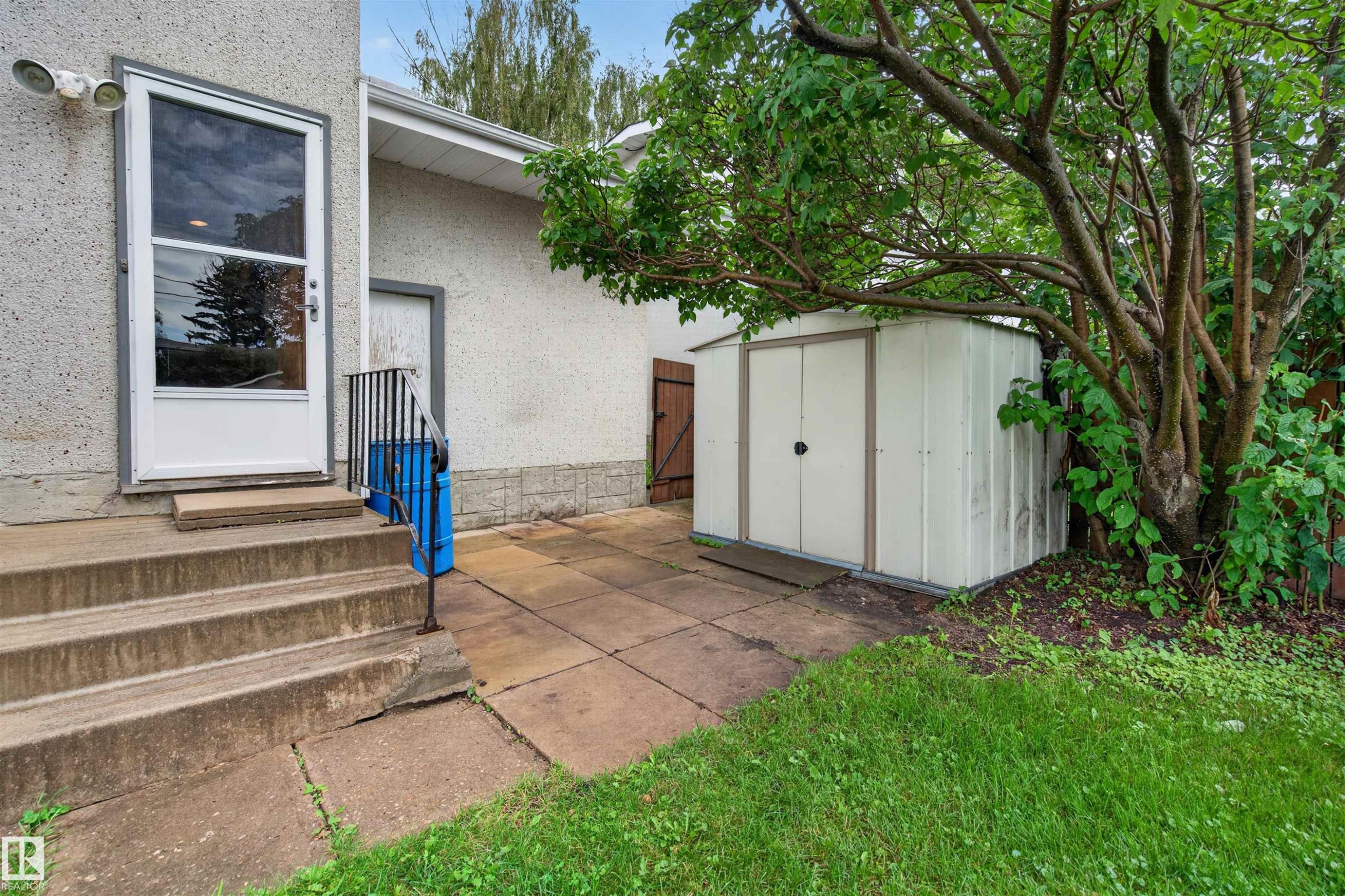 4132 113 Street Nw, Edmonton, AB - Outdoor