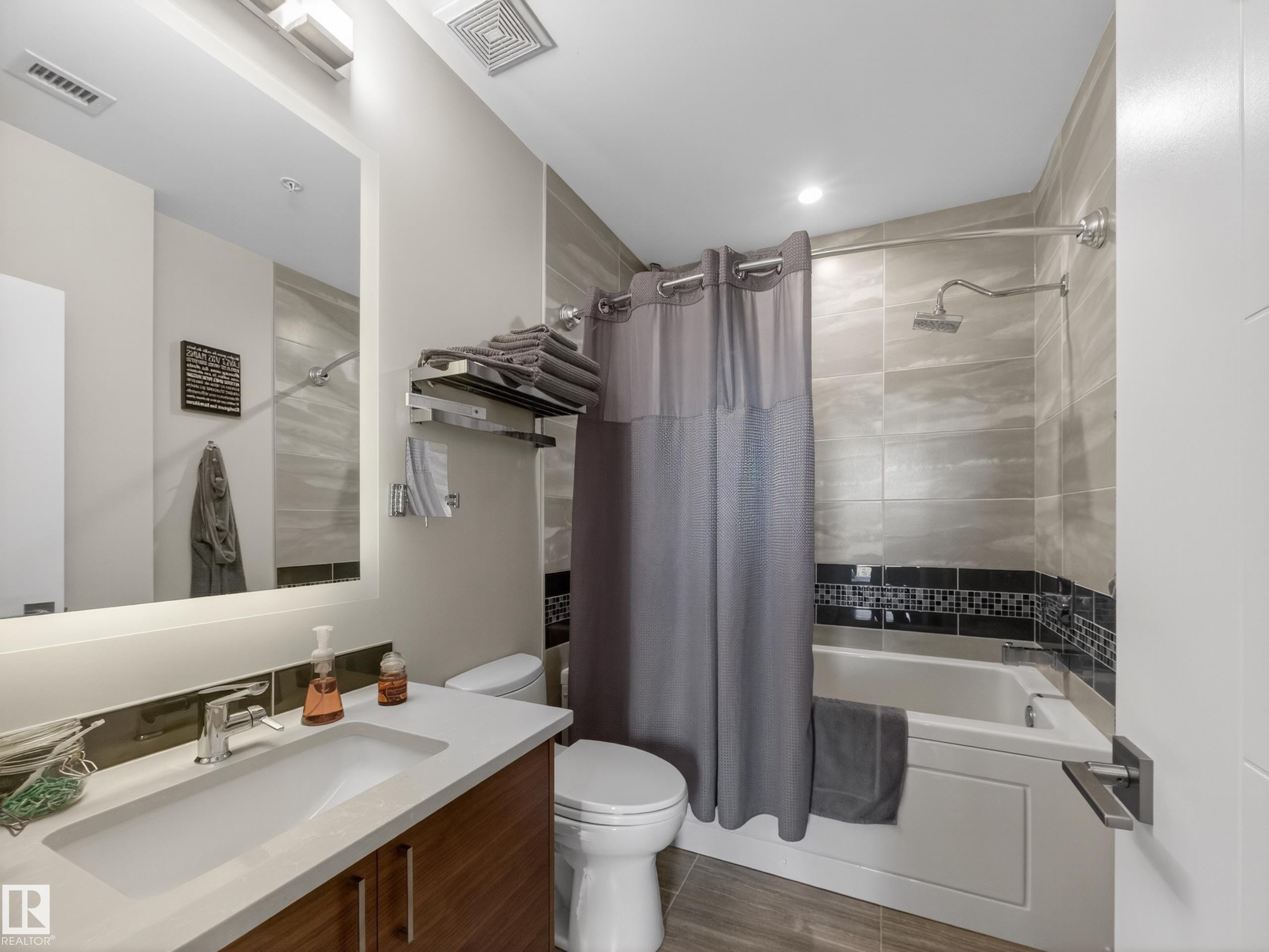 #403, 11710 87 Av Nw, Edmonton, AB - Indoor Photo Showing Bathroom
