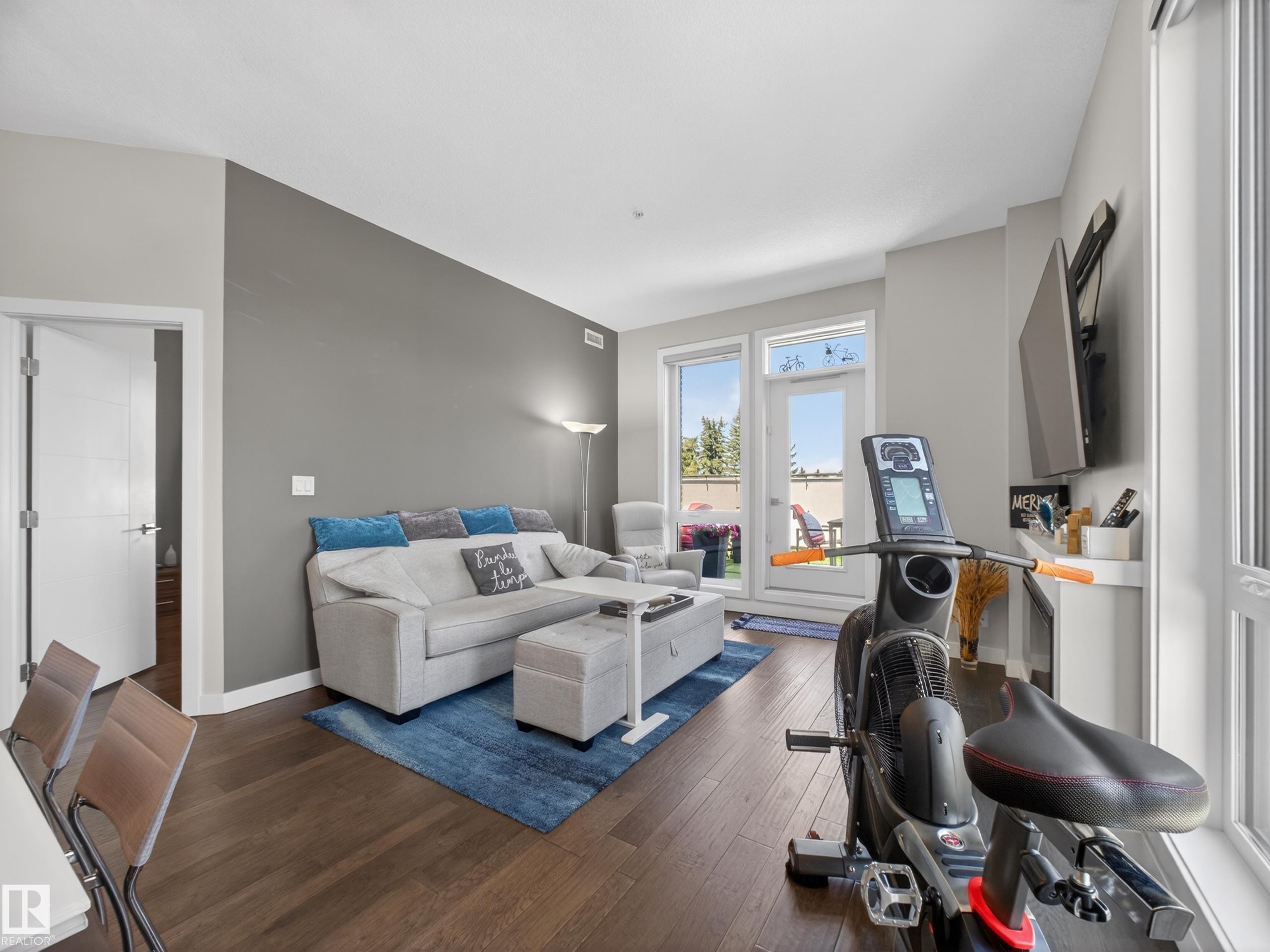 #403, 11710 87 Av Nw, Edmonton, AB - Indoor Photo Showing Living Room