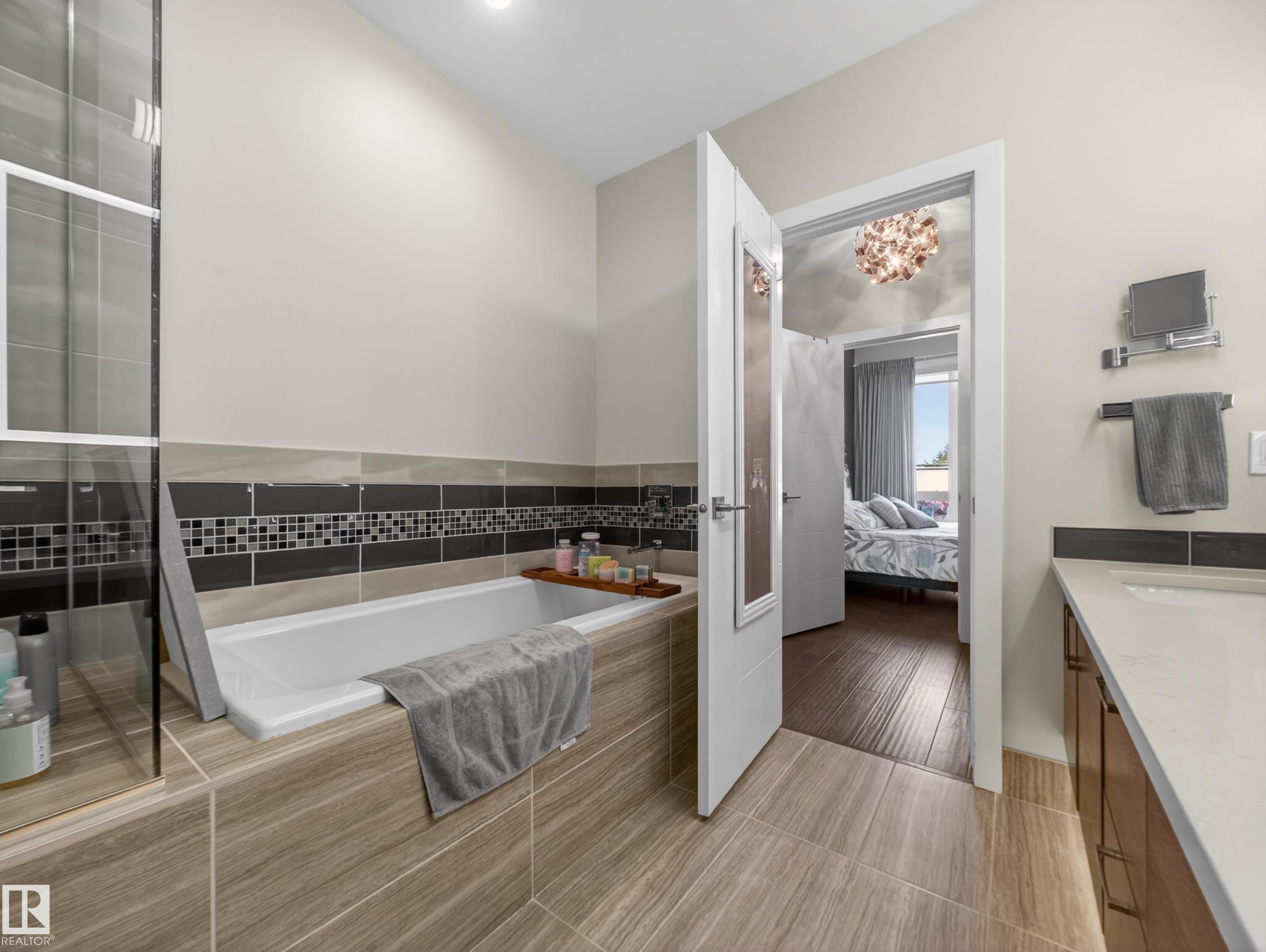 #403, 11710 87 Av Nw, Edmonton, AB - Indoor Photo Showing Bathroom
