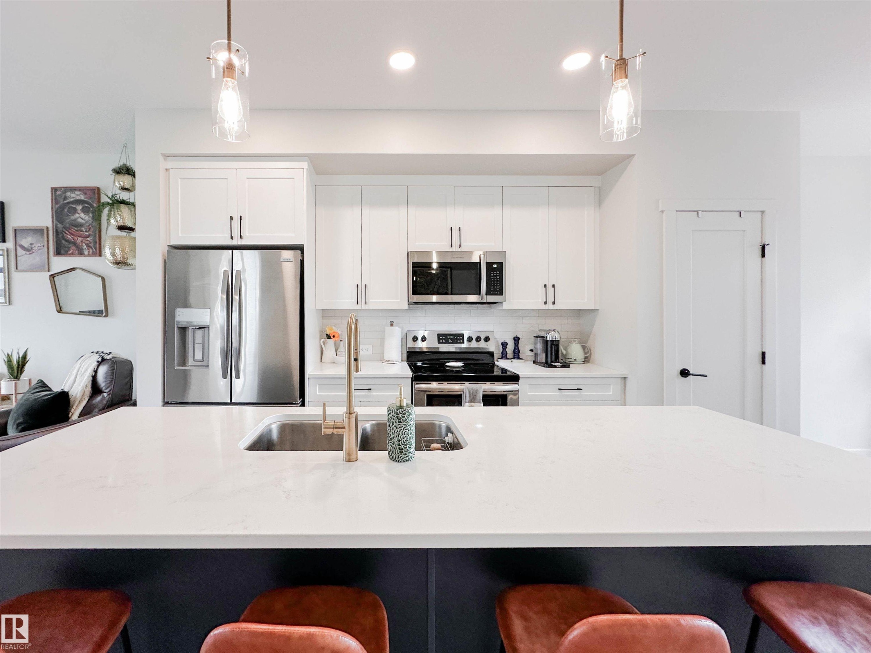356 Jensen Lakes Boulevard, St. Albert, AB - Indoor Photo Showing Kitchen With Upgraded Kitchen