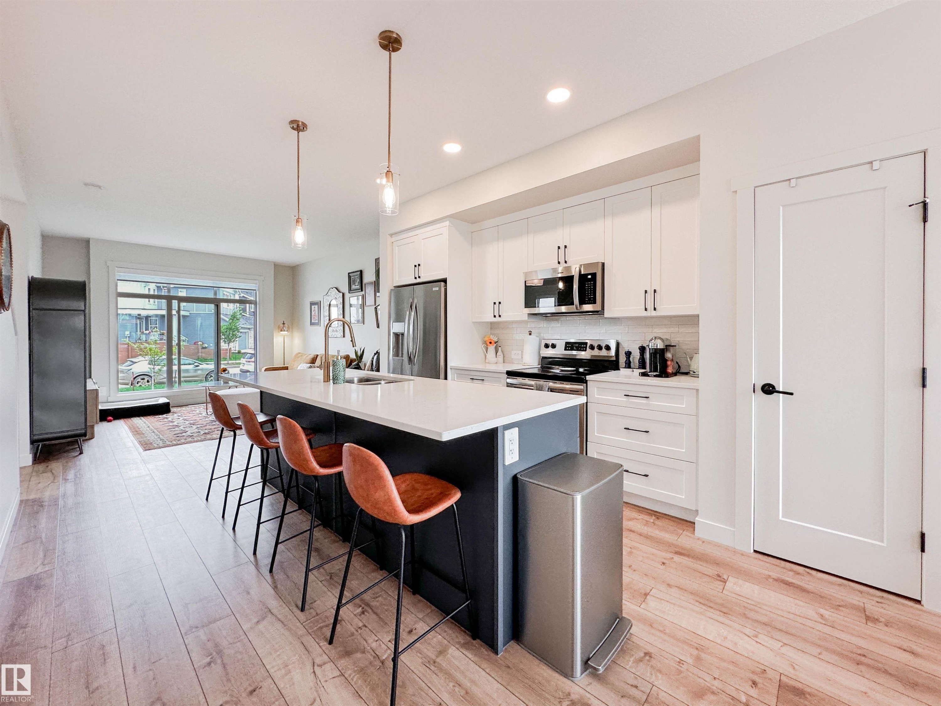 356 Jensen Lakes Boulevard, St. Albert, AB - Indoor Photo Showing Kitchen With Upgraded Kitchen