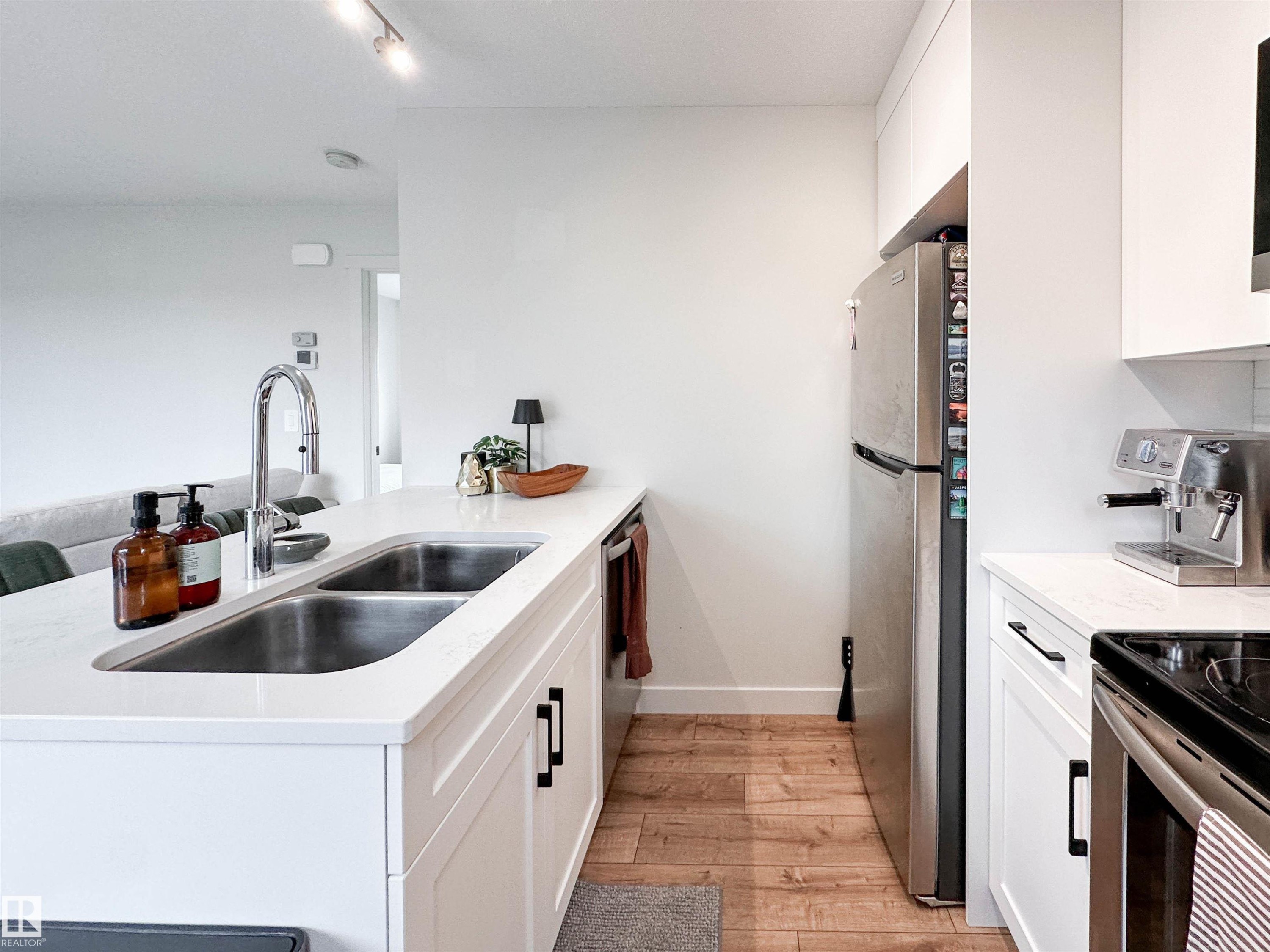 356 Jensen Lakes Boulevard, St. Albert, AB - Indoor Photo Showing Kitchen With Double Sink