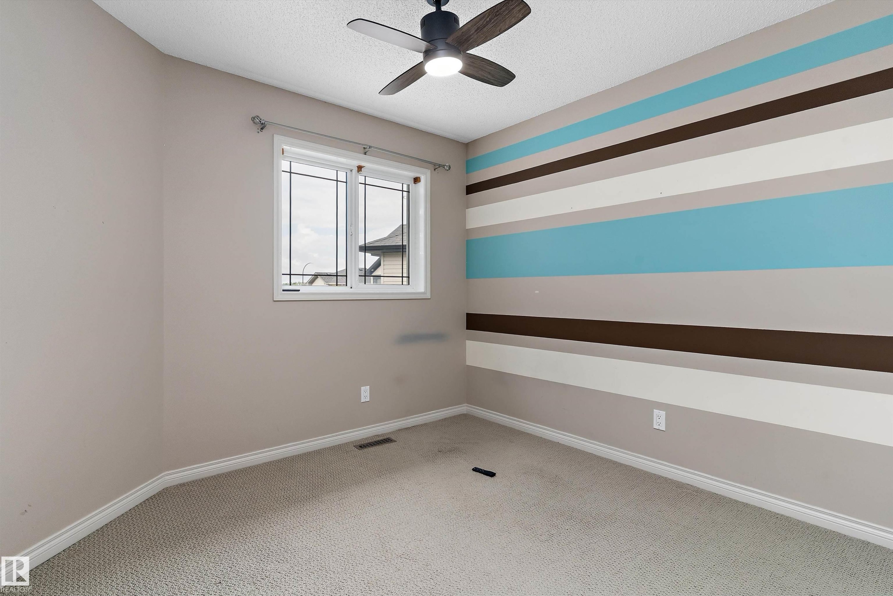 Textured carpet flooring - 20845 92A Avenue Nw, Edmonton, AB - Indoor Photo Showing Other Room