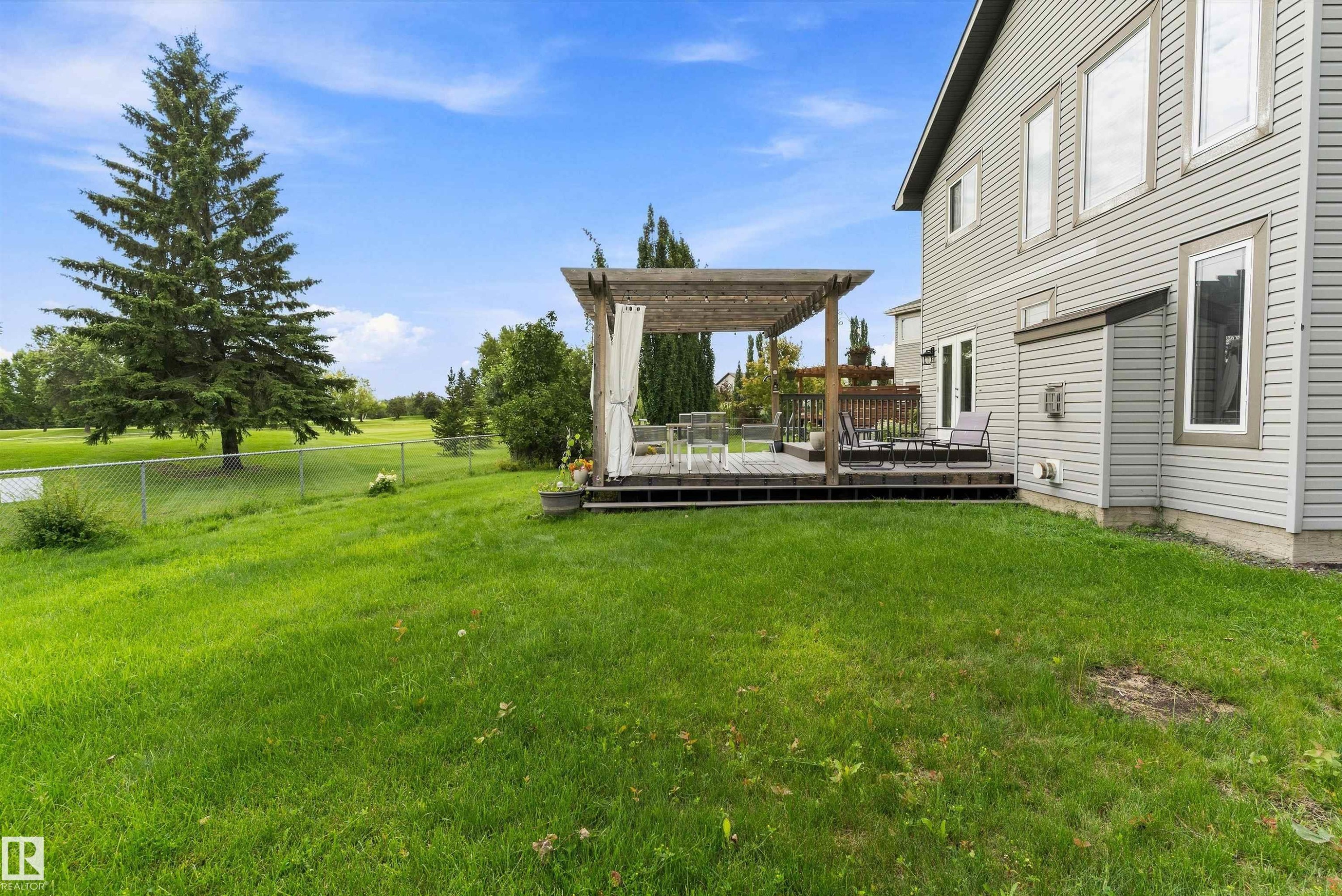 Expansive green lawn with a chain-link fence - 20845 92A Avenue Nw, Edmonton, AB - Outdoor