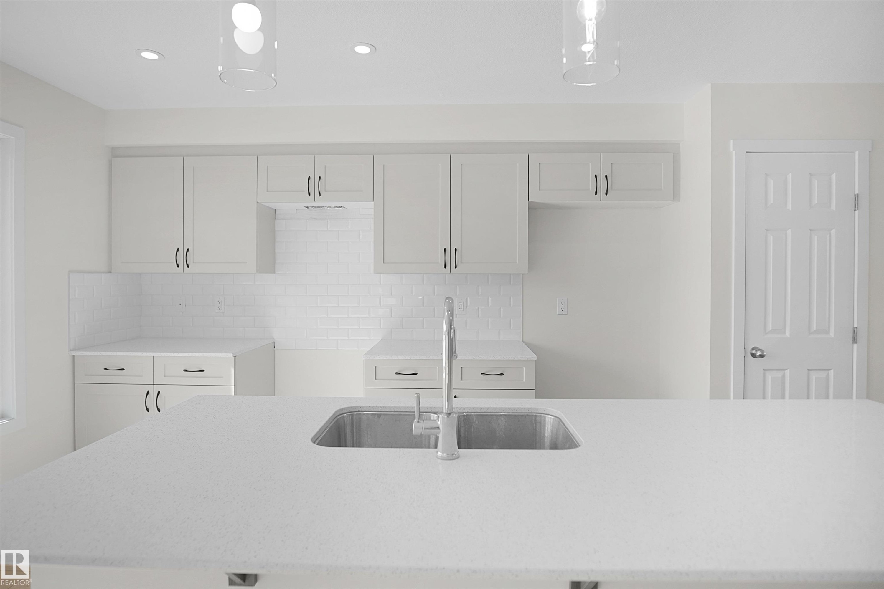 1004 14 Avenue Nw, Edmonton, AB