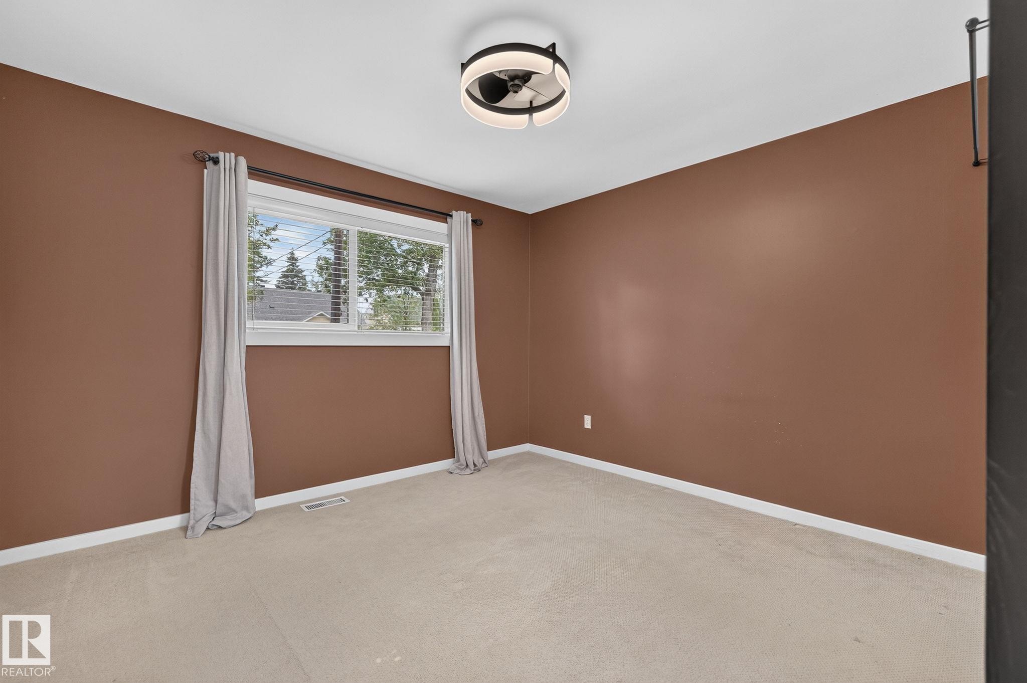 6261 112A Street Nw, Edmonton, AB - Indoor Photo Showing Other Room