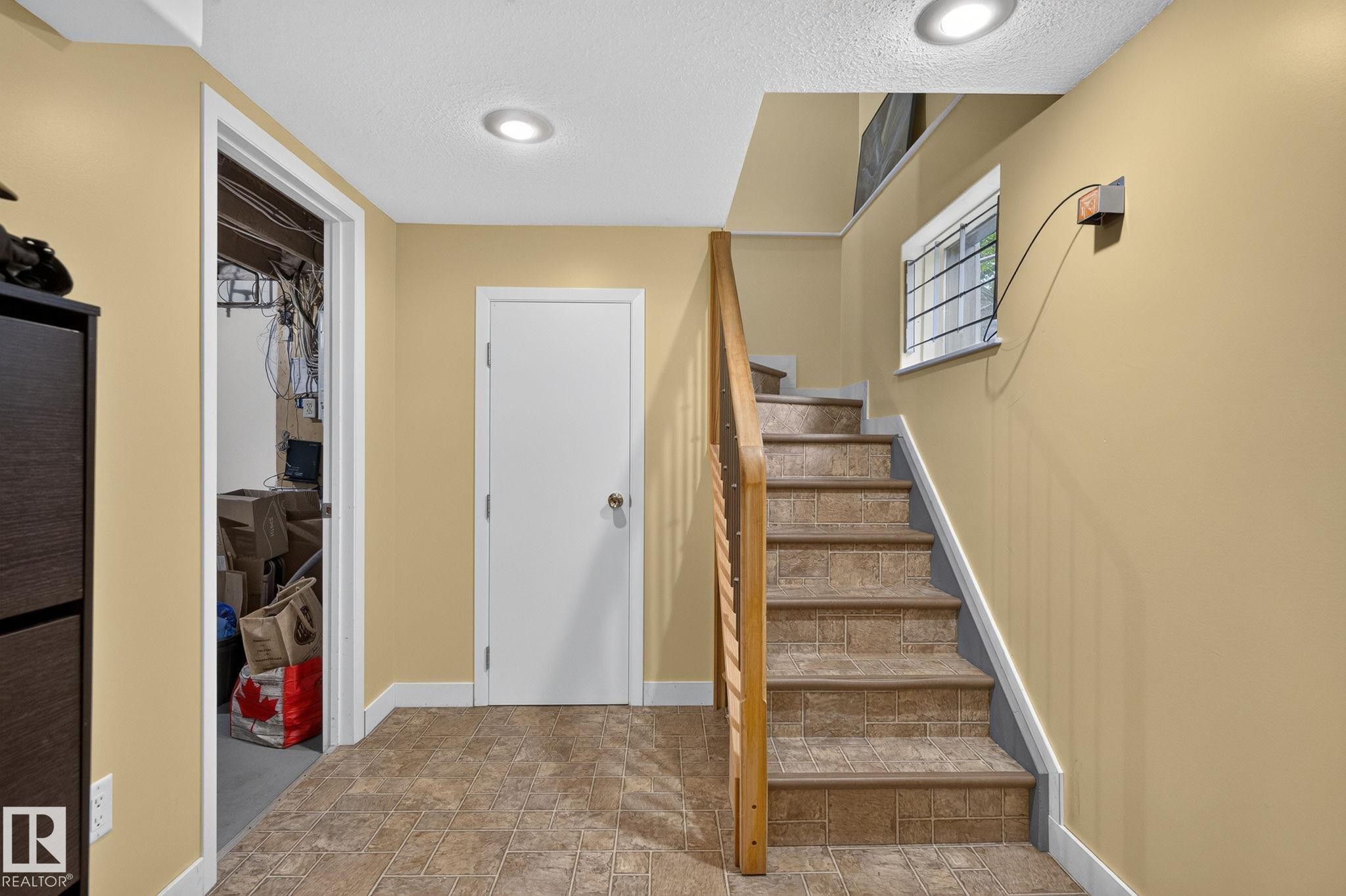 6261 112A Street Nw, Edmonton, AB - Indoor Photo Showing Other Room