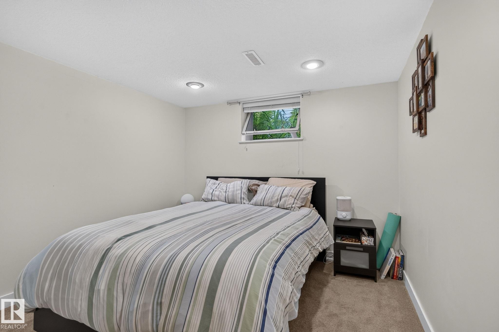 6261 112A Street Nw, Edmonton, AB - Indoor Photo Showing Bedroom