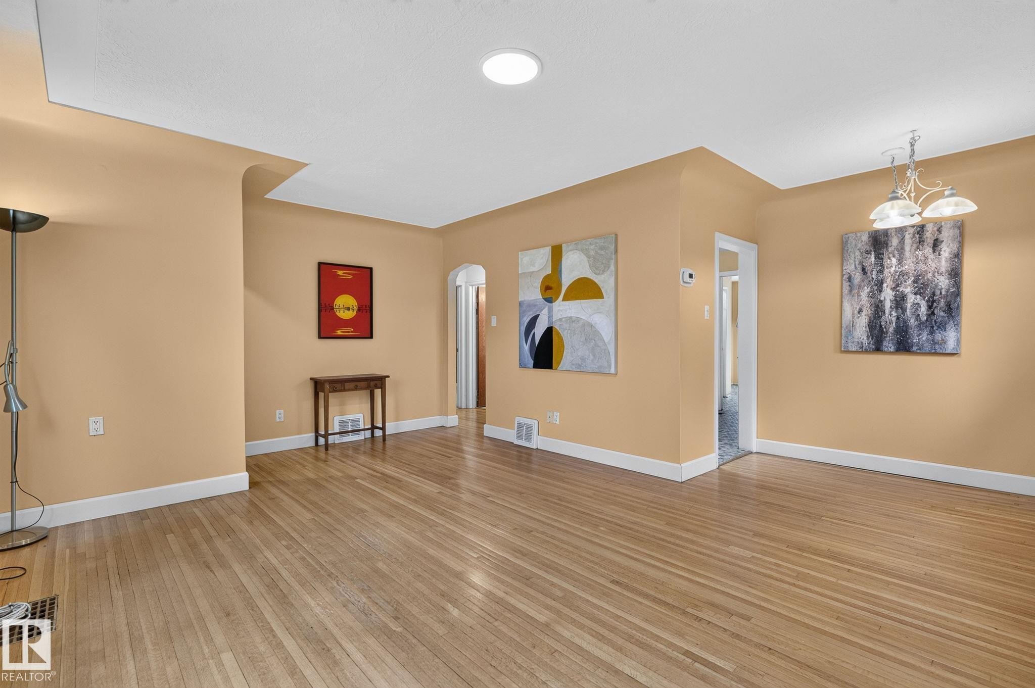 6261 112A Street Nw, Edmonton, AB - Indoor Photo Showing Other Room