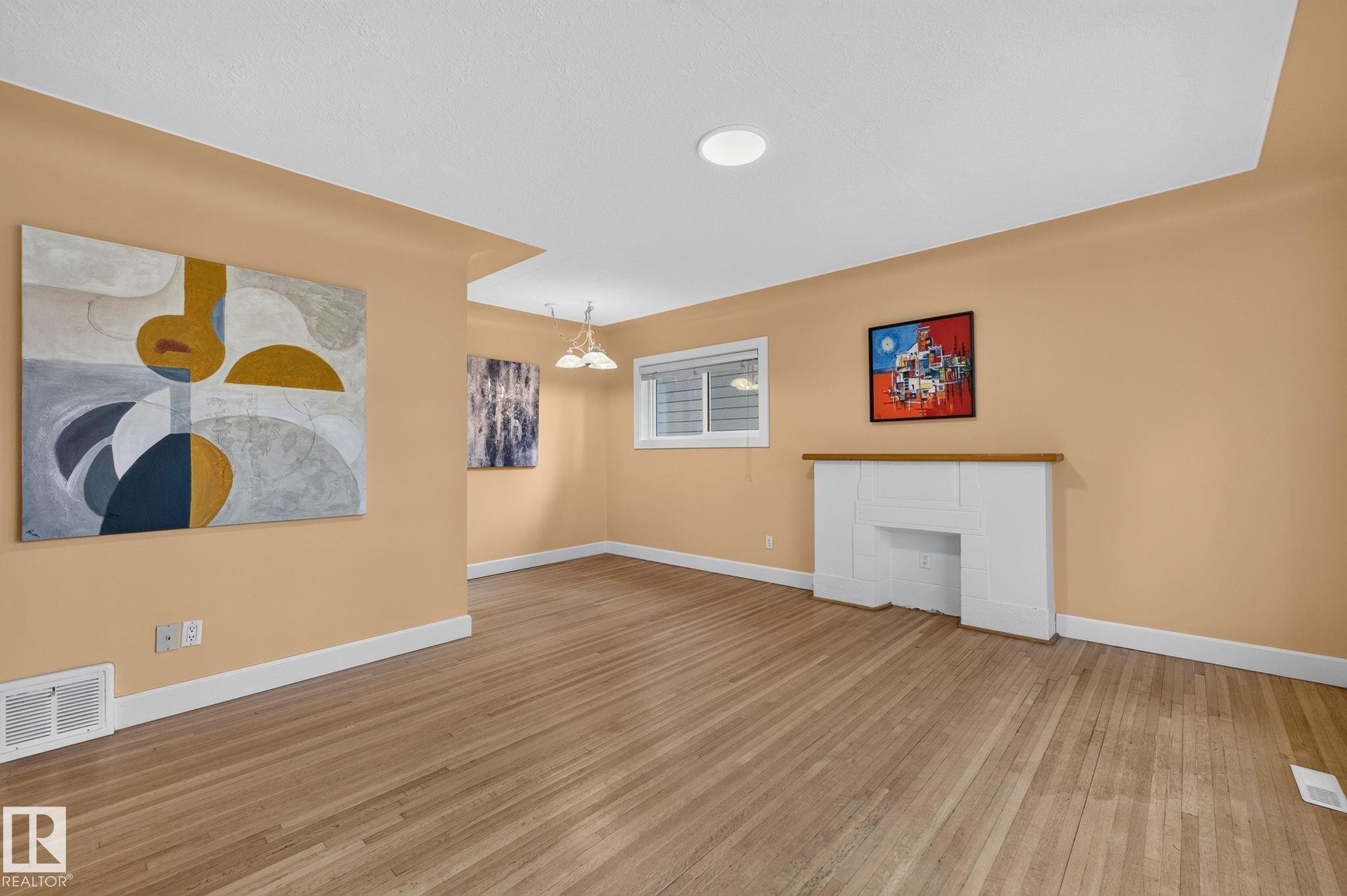6261 112A Street Nw, Edmonton, AB - Indoor Photo Showing Other Room