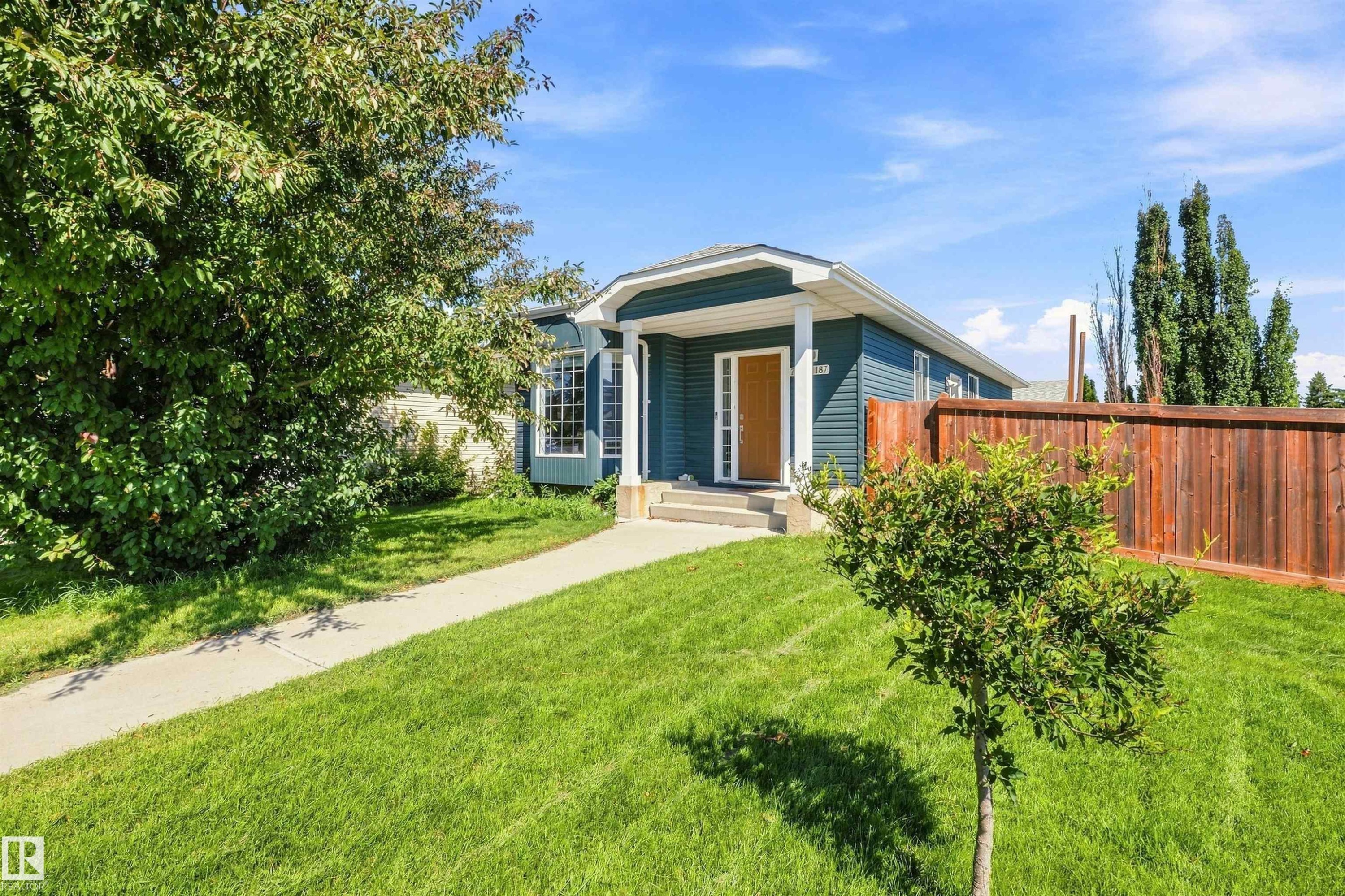 7407 187 Street Nw, Edmonton, AB - Outdoor