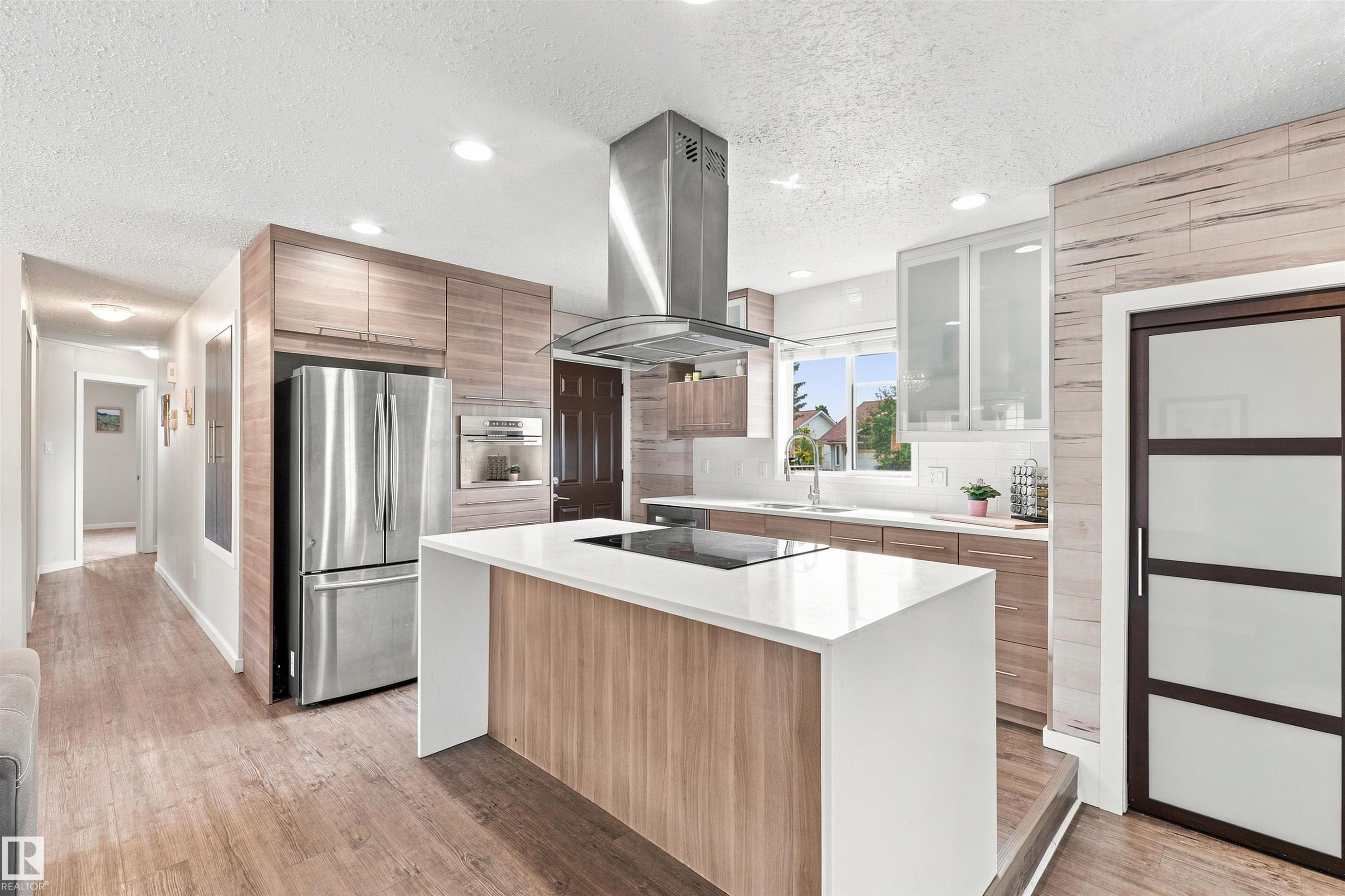 7407 187 Street Nw, Edmonton, AB - Indoor Photo Showing Kitchen With Upgraded Kitchen