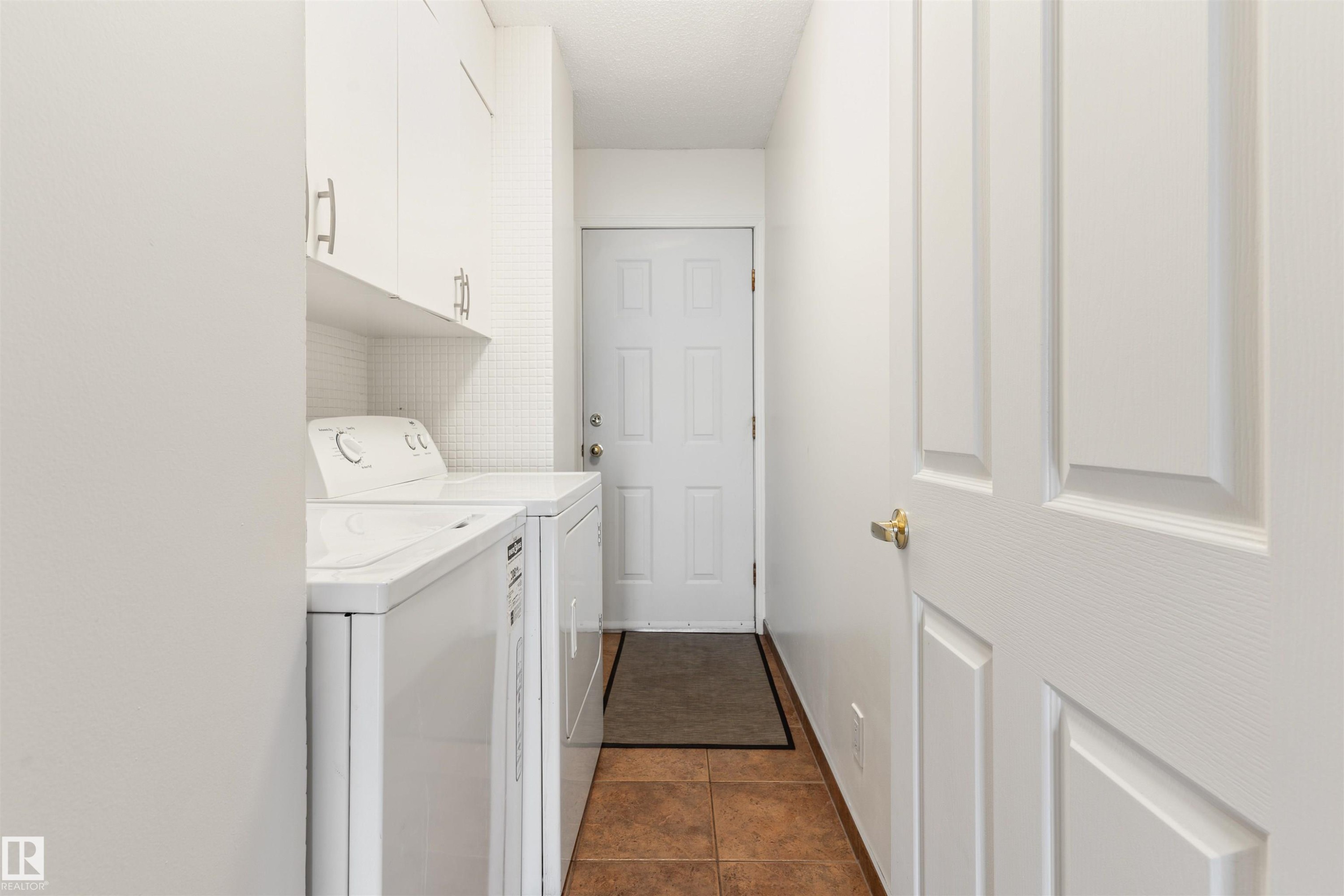 7 Quesnell Crescent Nw, Edmonton, AB - Indoor Photo Showing Laundry Room