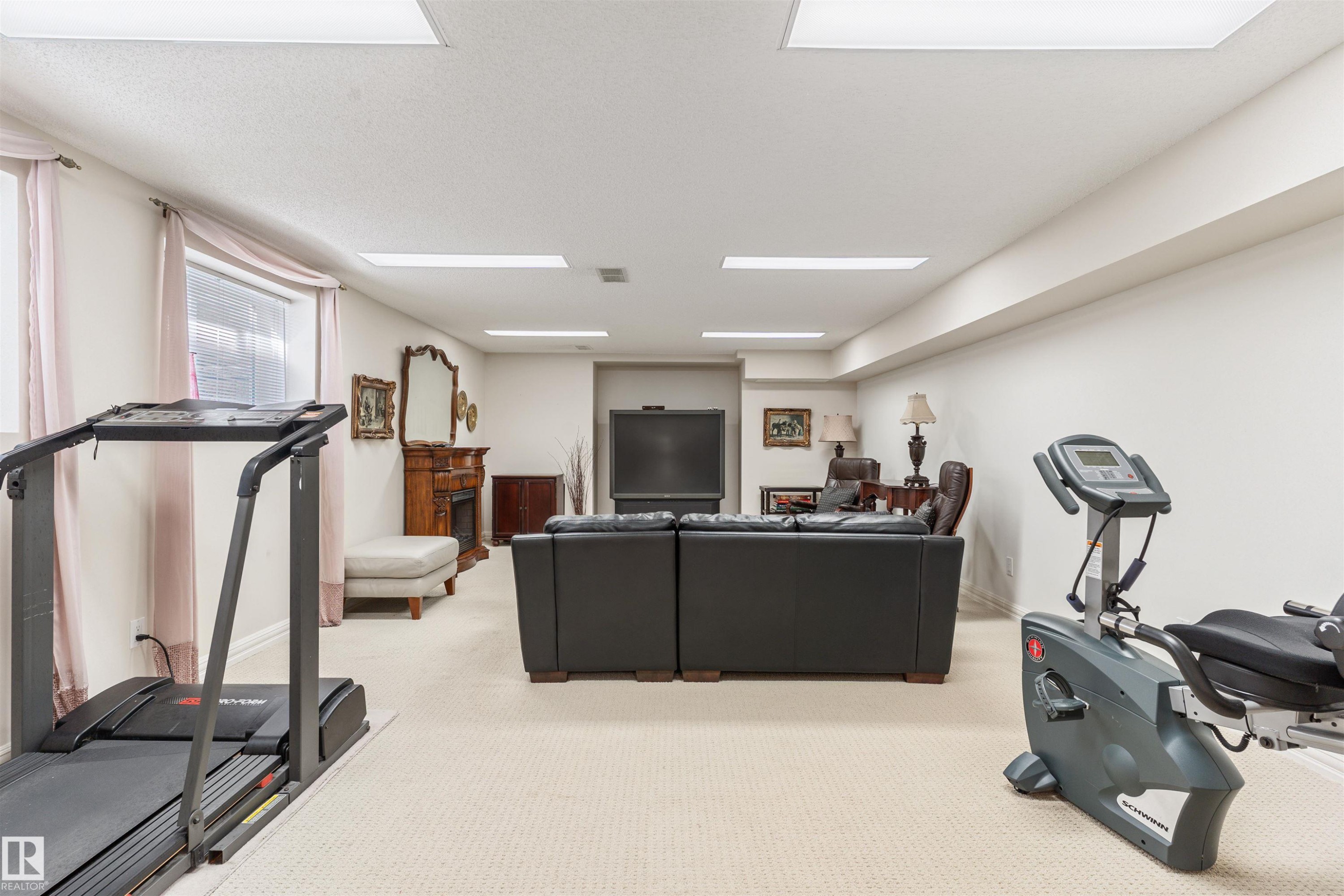 7 Quesnell Crescent Nw, Edmonton, AB - Indoor Photo Showing Gym Room