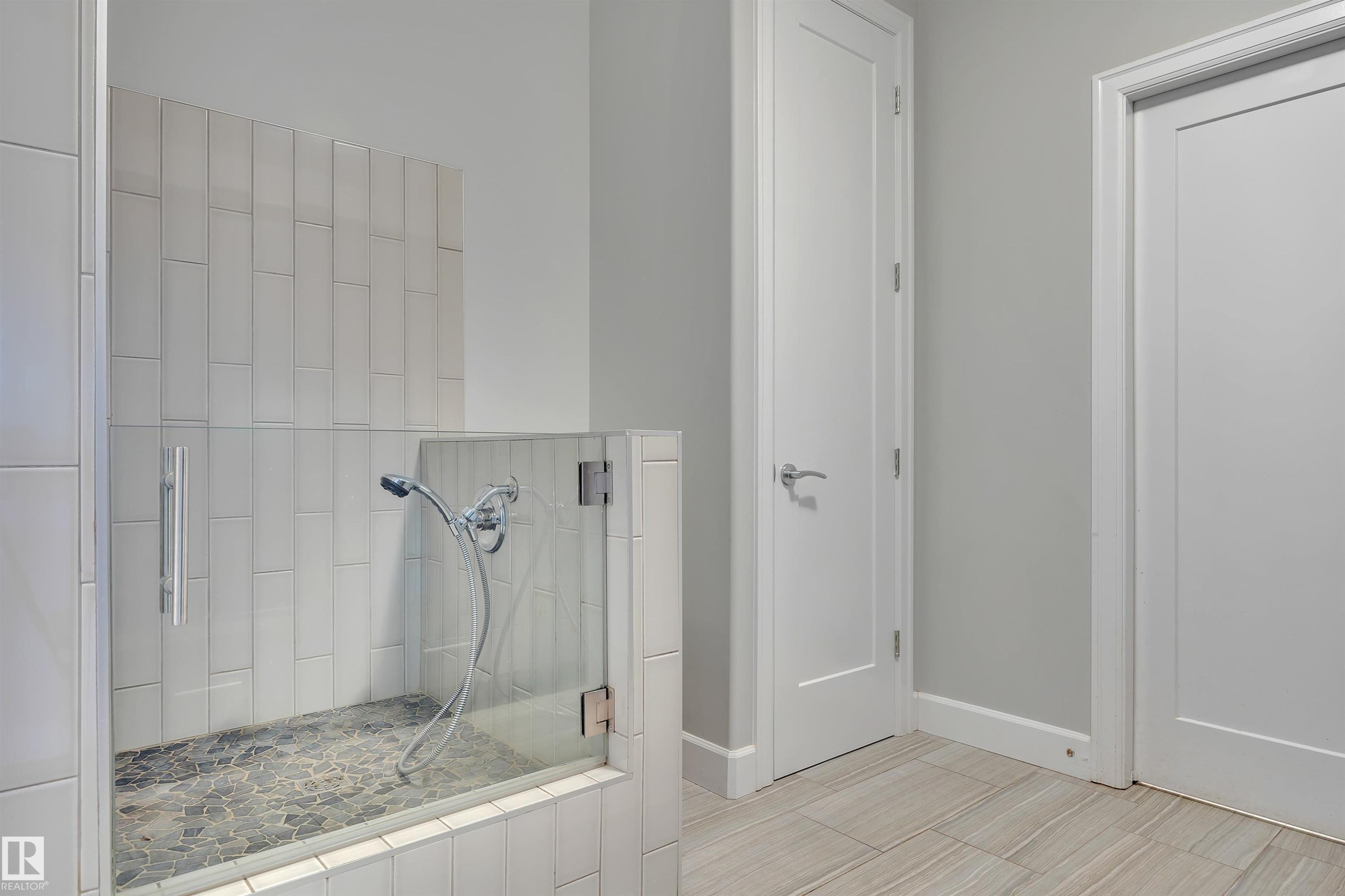 4510 Wingfield Bay Nw, Edmonton, AB - Indoor Photo Showing Bathroom