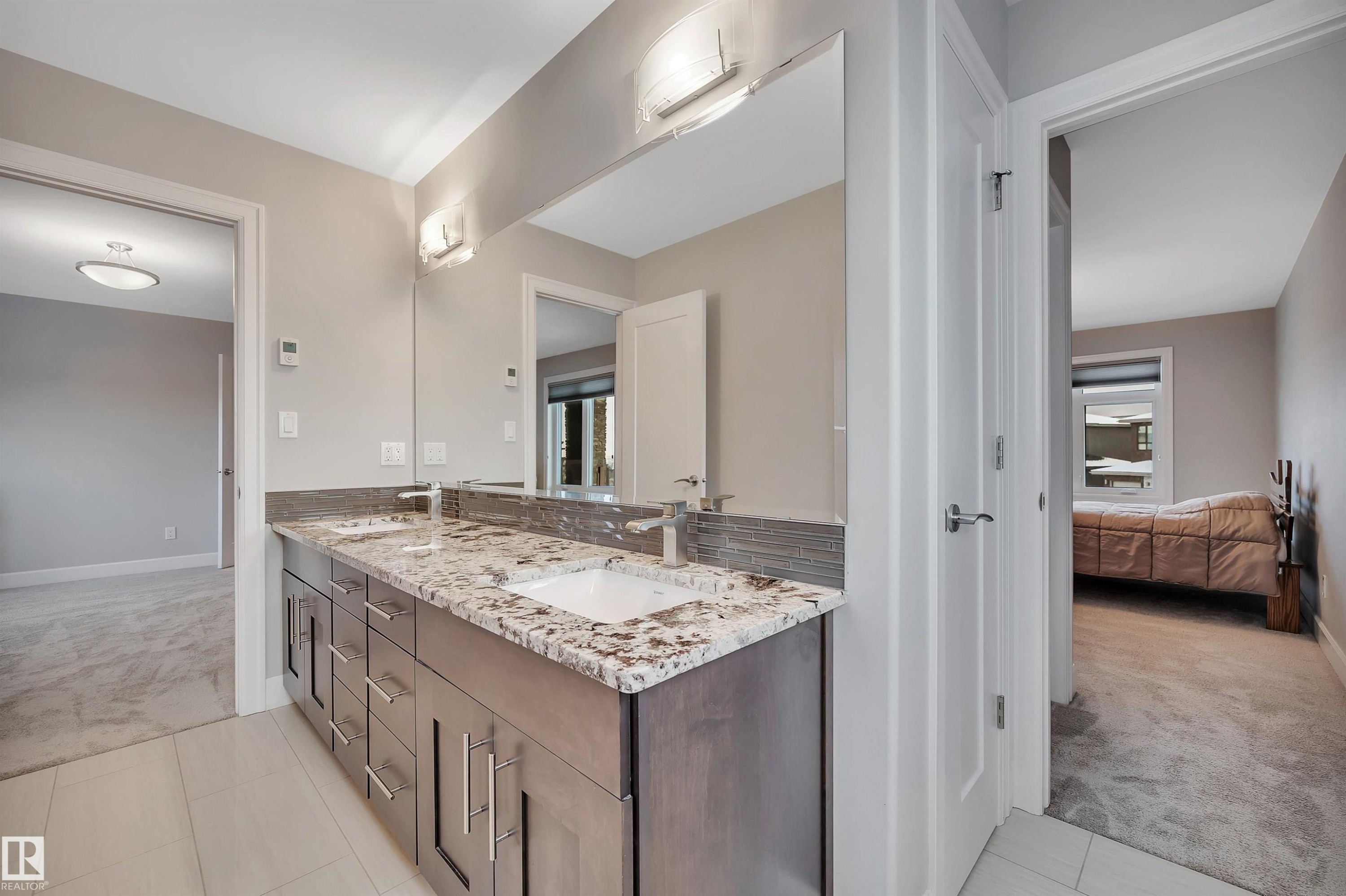 4510 Wingfield Bay Nw, Edmonton, AB - Indoor Photo Showing Bathroom