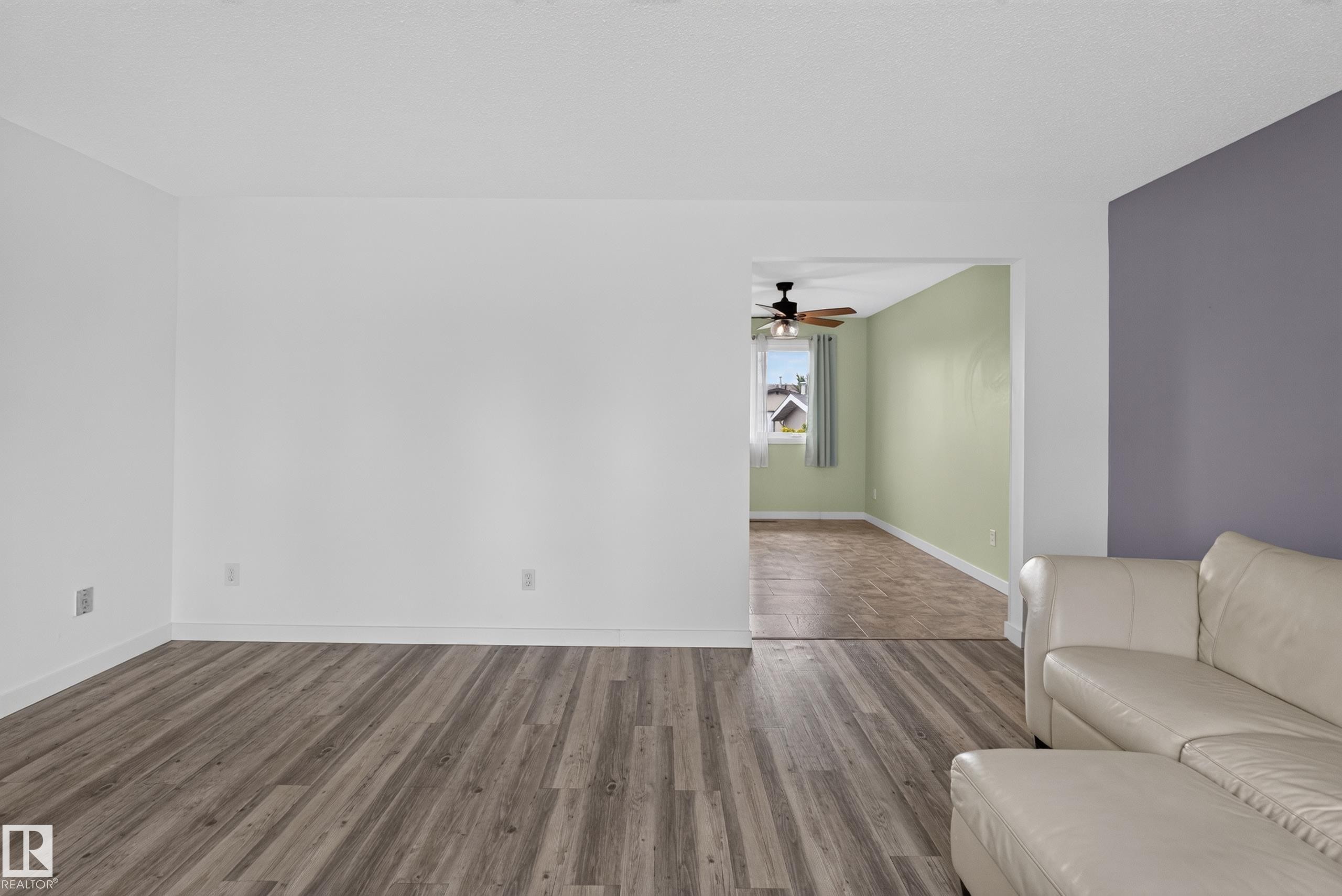 8015 145 Avenue Nw, Edmonton, AB - Indoor